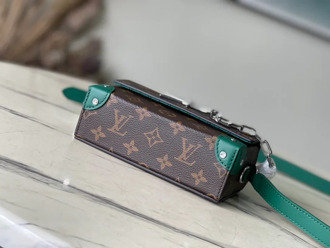 💰800 Top Original Order M12808 This Steamer mini handbag is made of Monogram Macassar coated canvas, with bright colors for the reinforced corners, adjustable shoulder straps and striped fabric lining. The pin and chain closure continue the elements of the Steamer handbag. Dimensions: 18 × 11 × 6.5 cm