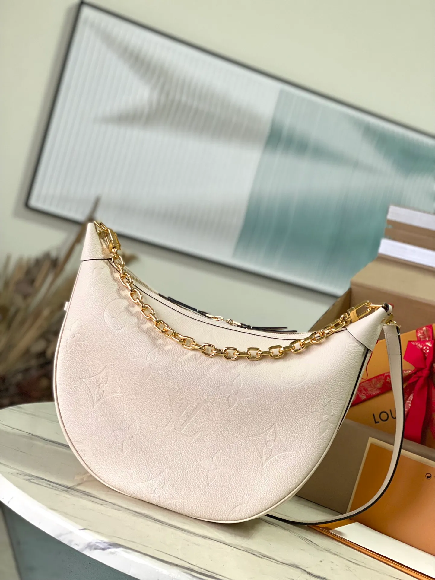 💰1300 (top layer leather) top original order M46739. Support counter inspection. Photos taken of duty-free goods are consistent with the product without unpacking. This product is an exclusive duty-free product in the market and is the highest-end product. Inspection is supported. This product has passed strict inspection and is flawless. Please wear gloves when touching the product. This product is not returnable or exchangeable. Please confirm the product first and then remove the label on the handle. This product is temporarily not open to the public, only regular customers, and is in short supply. Dimensions: 38 x 26 x 10 cm