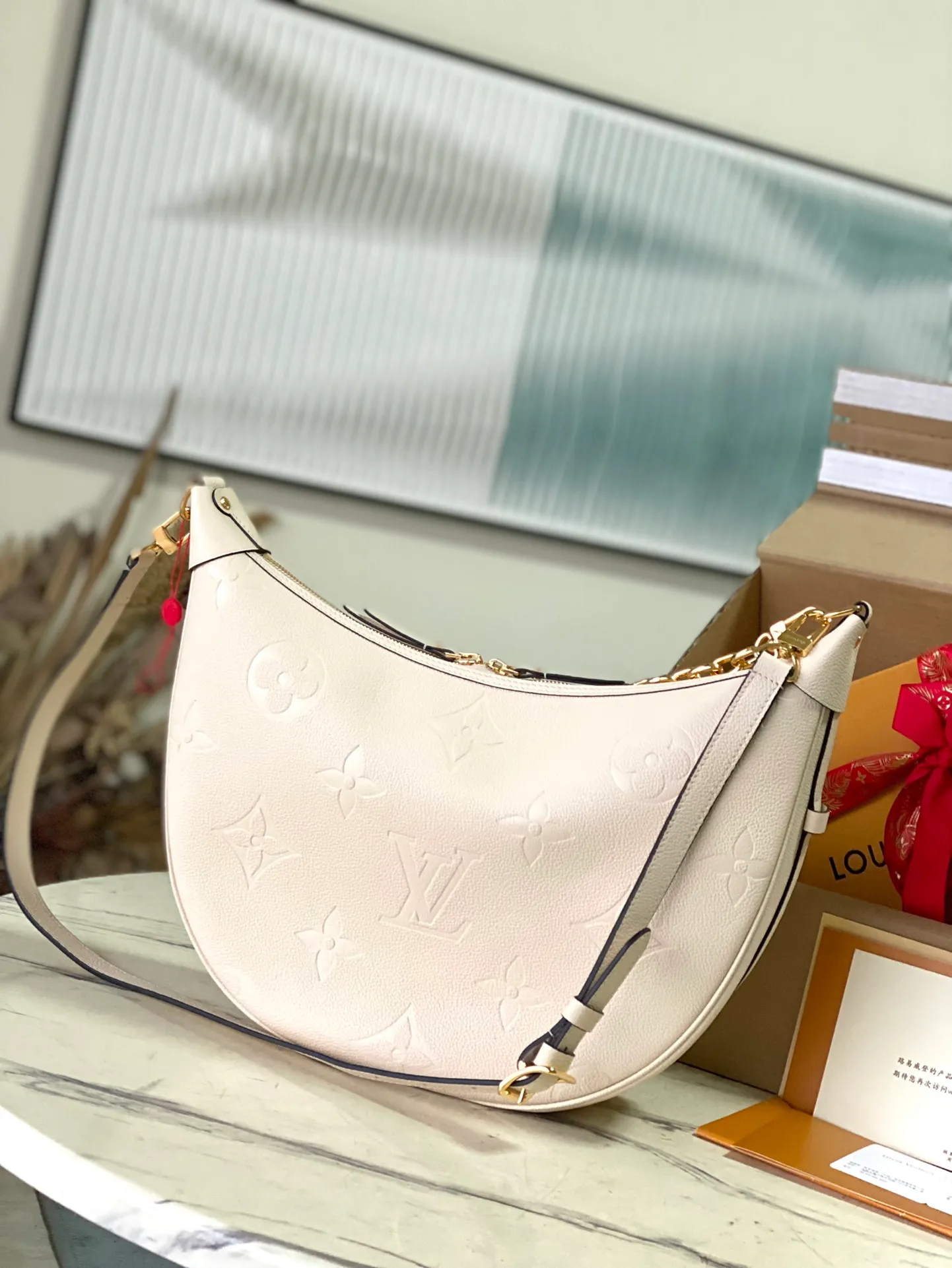 💰1300 (top layer leather) top original order M46739. Support counter inspection. Photos taken of duty-free goods are consistent with the product without unpacking. This product is an exclusive duty-free product in the market and is the highest-end product. Inspection is supported. This product has passed strict inspection and is flawless. Please wear gloves when touching the product. This product is not returnable or exchangeable. Please confirm the product first and then remove the label on the handle. This product is temporarily not open to the public, only regular customers, and is in short supply. Dimensions: 38 x 26 x 10 cm