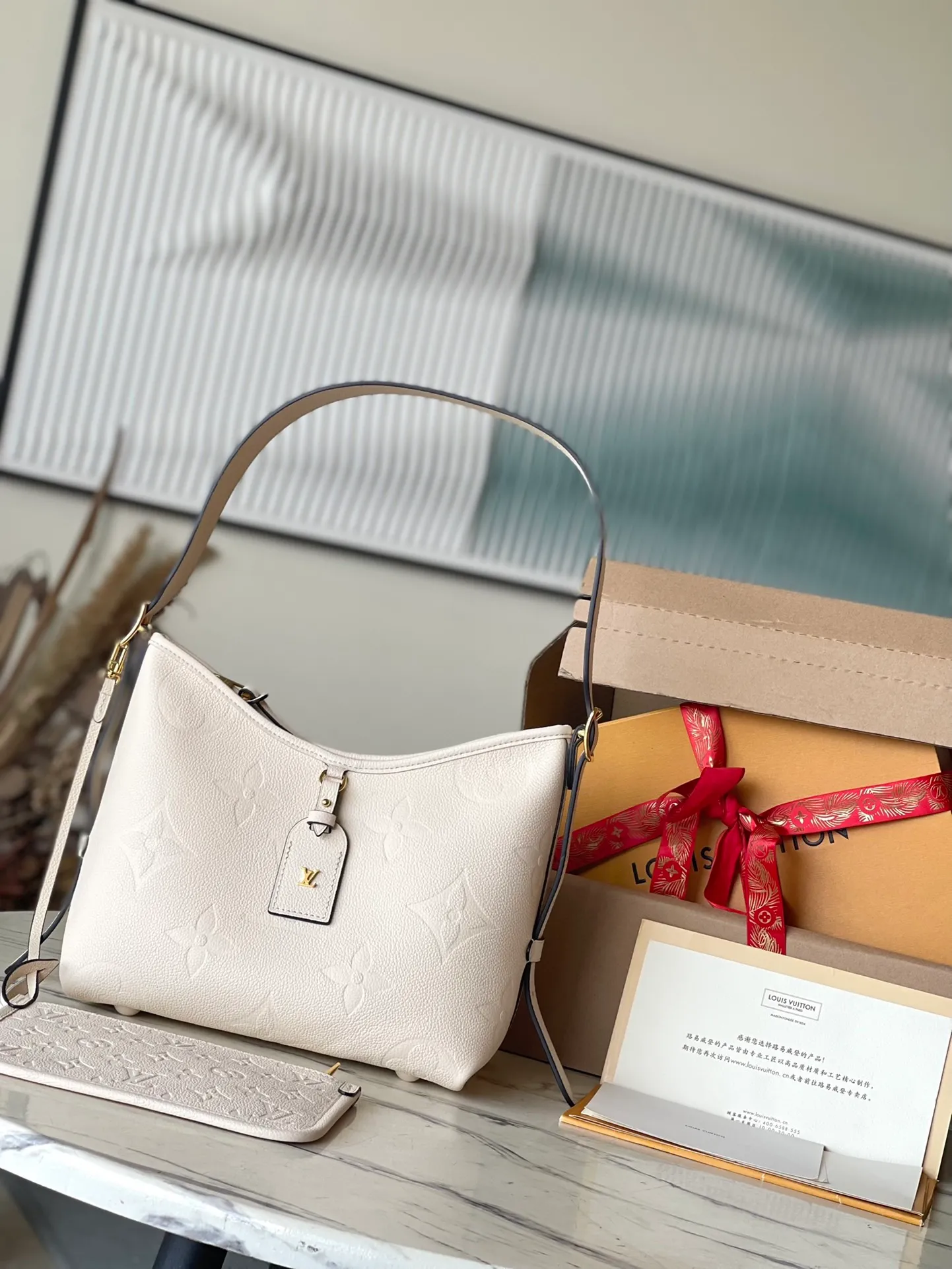 💰1080 (top layer leather) top original order M46293. Support counter inspection. The photos taken of duty-free goods are consistent with the product without opening the packaging. This product is an exclusive duty-free product in the market and is the highest-end product. Inspection is supported. This product has passed strict inspection and is flawless. Please wear gloves when touching the product. This product is not returnable or exchangeable. Please confirm the product first and then remove the label on the handle. This product is temporarily not open to the public, only regular customers, and is in short supply. Dimensions: 24 x 29.5 x 12 cm