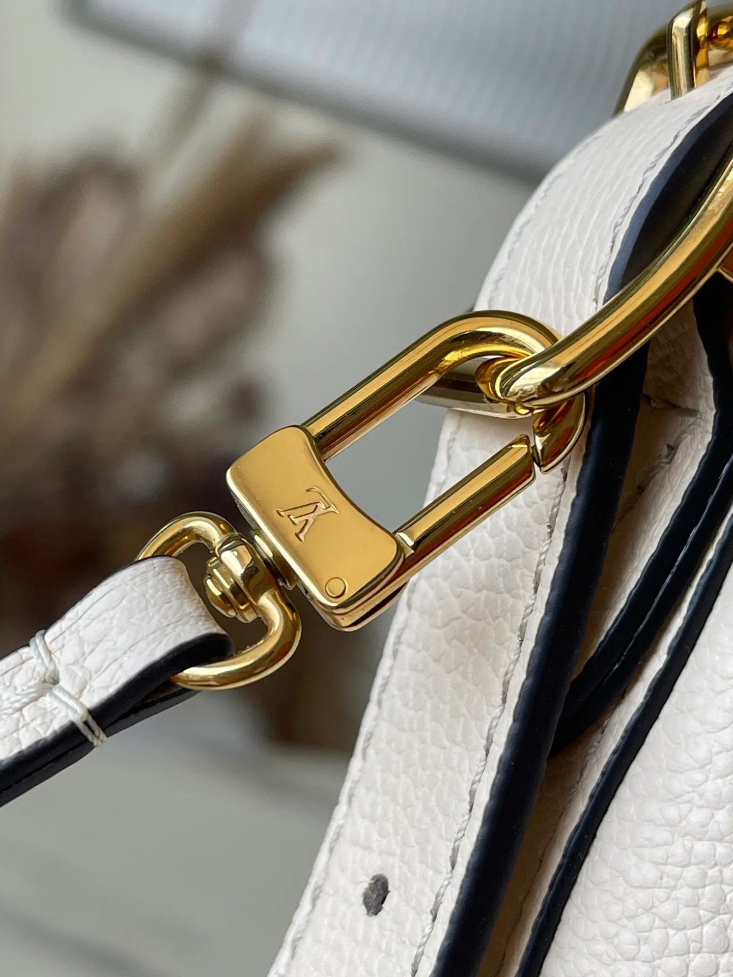 💰1080 (top layer leather) top original order M46293. Support counter inspection. The photos taken of duty-free goods are consistent with the product without opening the packaging. This product is an exclusive duty-free product in the market and is the highest-end product. Inspection is supported. This product has passed strict inspection and is flawless. Please wear gloves when touching the product. This product is not returnable or exchangeable. Please confirm the product first and then remove the label on the handle. This product is temporarily not open to the public, only regular customers, and is in short supply. Dimensions: 24 x 29.5 x 12 cm