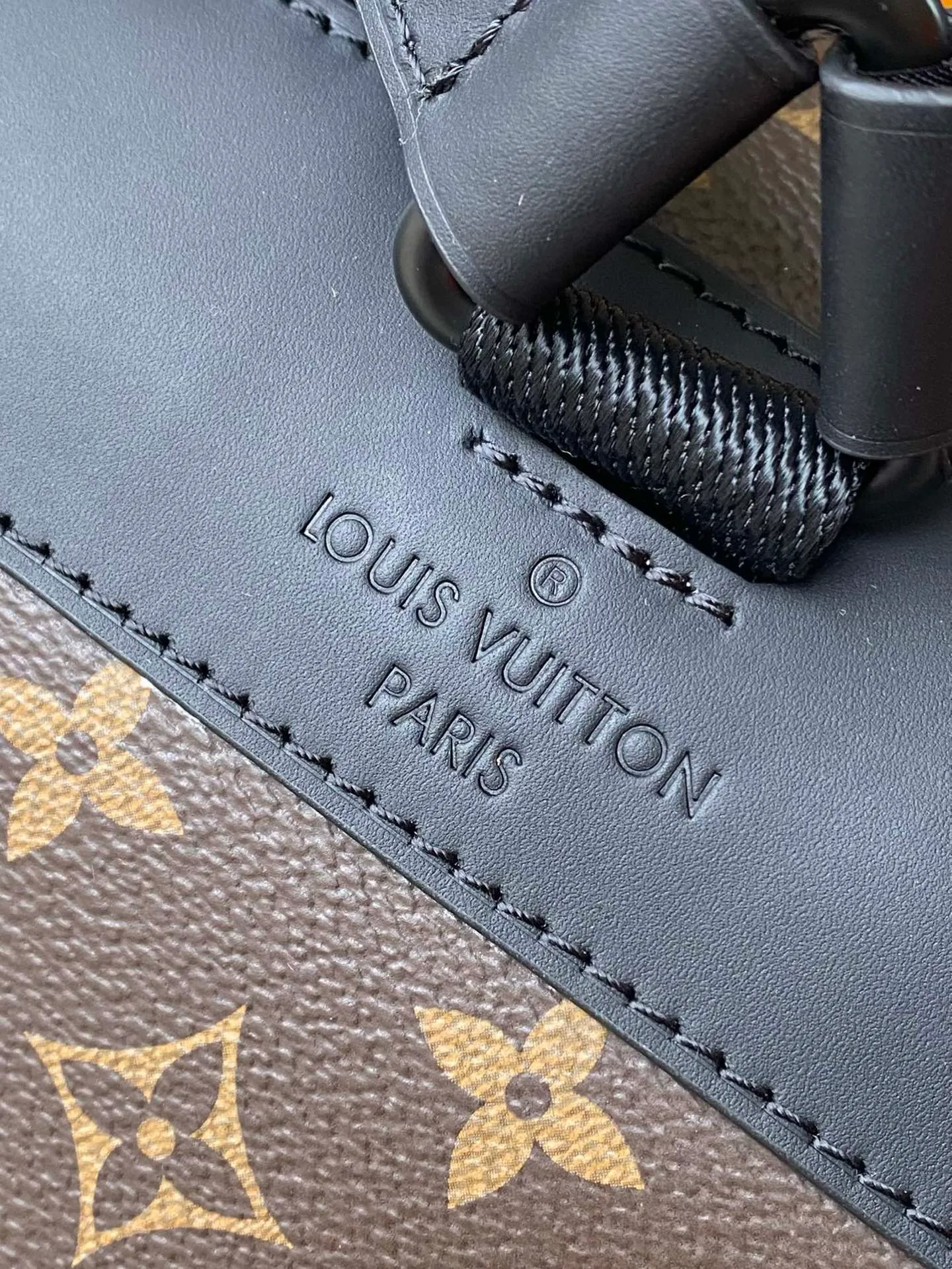 💰1080 Top original M46686 yellow leather Christopher medium backpack uses Monogram canvas to interpret the rugged and simple spirit of a hiking bag. Its unique style is suitable for both work and entertainment, highlighting a high-quality lifestyle. size：38x44x21cm