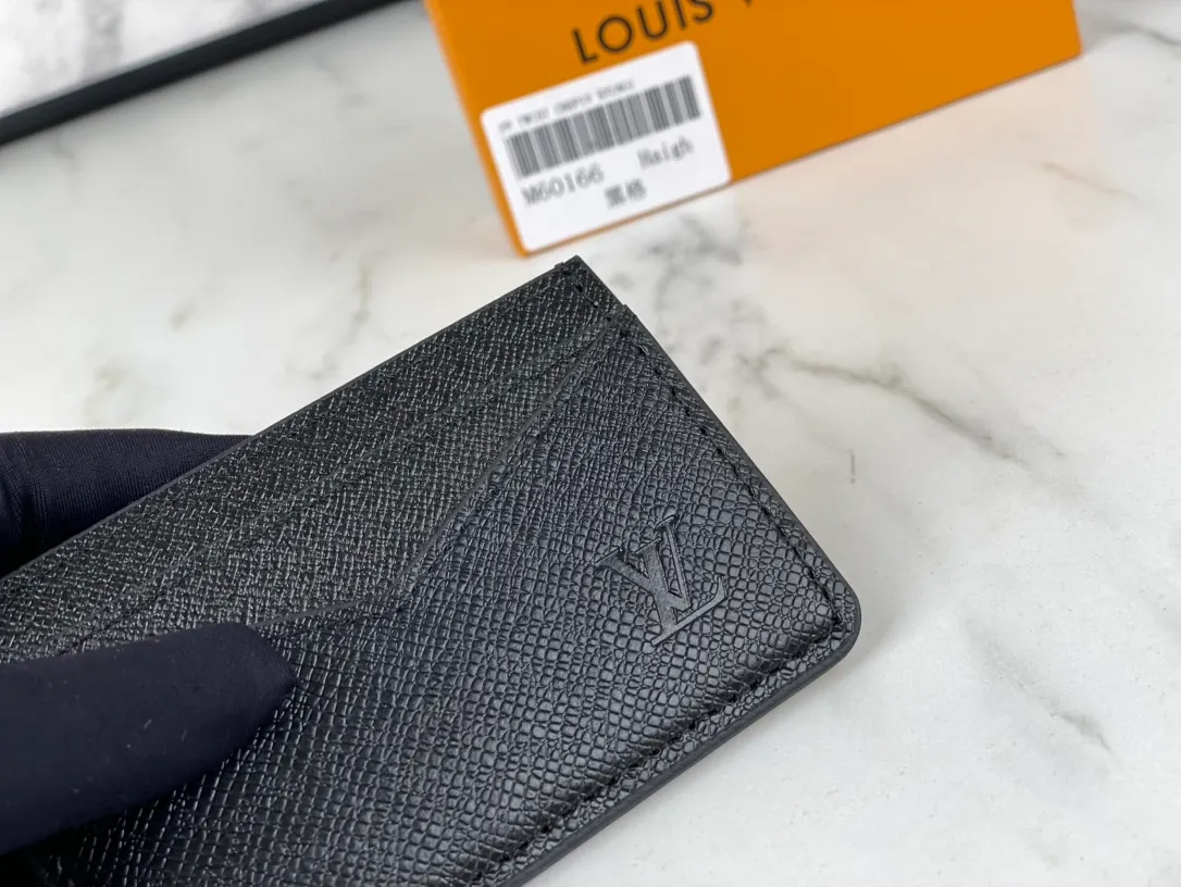 💰90💰M60166👏👏The Neo card holder made of Monogram Macassar canvas is the first choice for carrying important cards. Cowhide leather trim makes the classic Louis Vuitton pattern even more eye-catching. Dimensions: 11.0 x 7.0 x 0.6 cm,