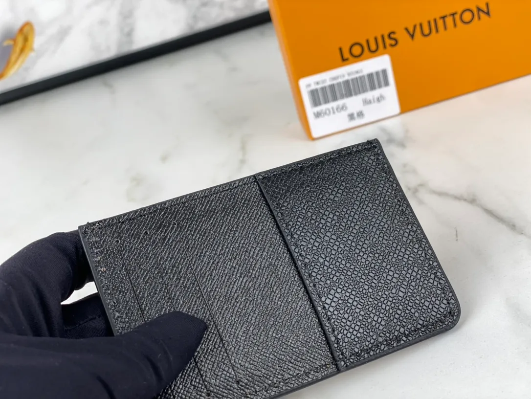 💰90💰M60166👏👏The Neo card holder made of Monogram Macassar canvas is the first choice for carrying important cards. Cowhide leather trim makes the classic Louis Vuitton pattern even more eye-catching. Dimensions: 11.0 x 7.0 x 0.6 cm,