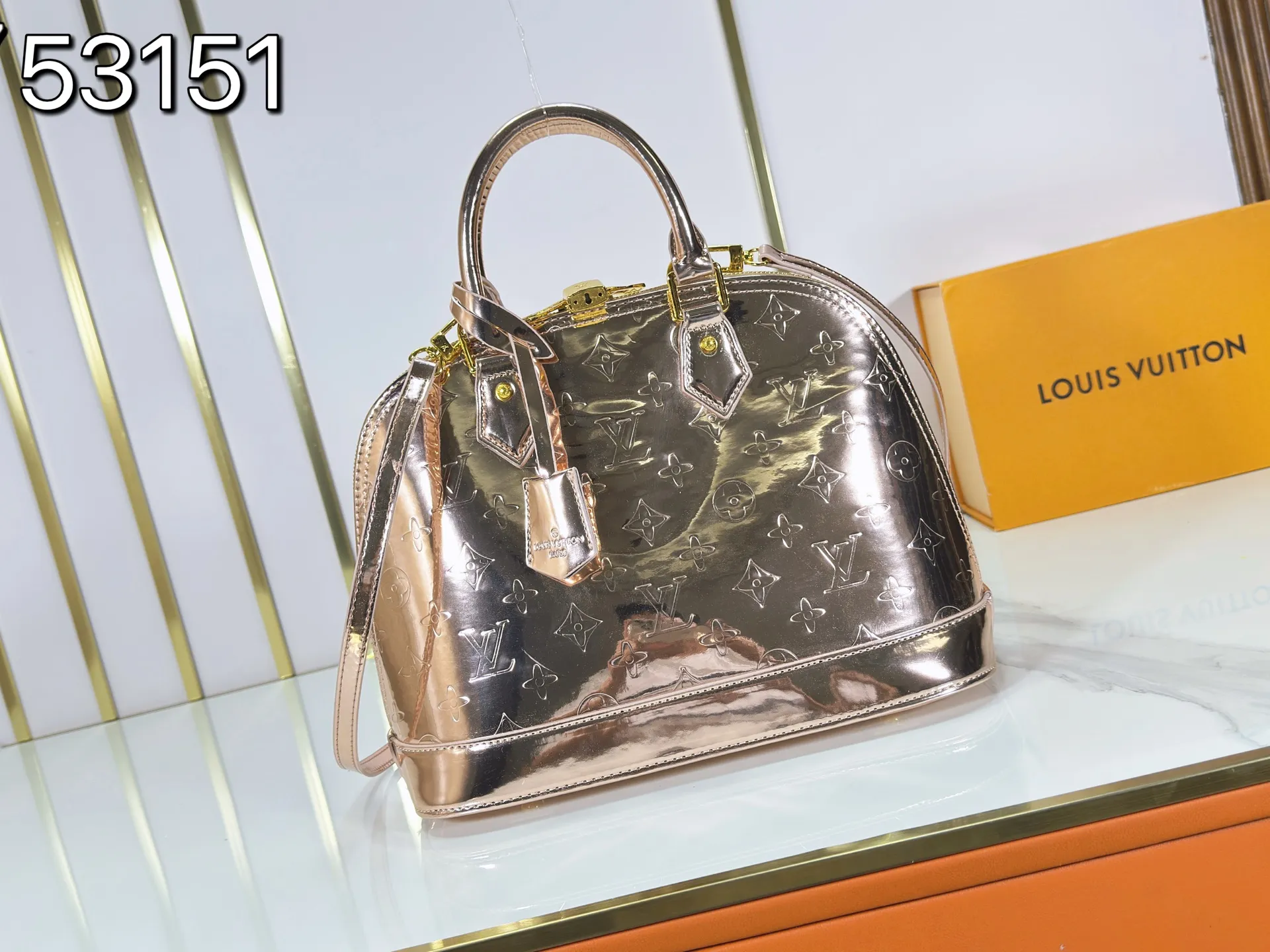 P260 upgraded original M26335 M53152 M53151 This large Alma handbag highlights the style of the LV Ski series with this season's technical details. The Monogram Miroir weather-resistant canvas surface is dip-dyed in Silver tones and paired with matching hardware for a dazzling look. Inject retro-futuristic style into any outfit. An LV logo padlock and removable shoulder strap complete the look. Dimensions: 32.0 x 24.0 x 15.0 (cm) ((length x height x width)