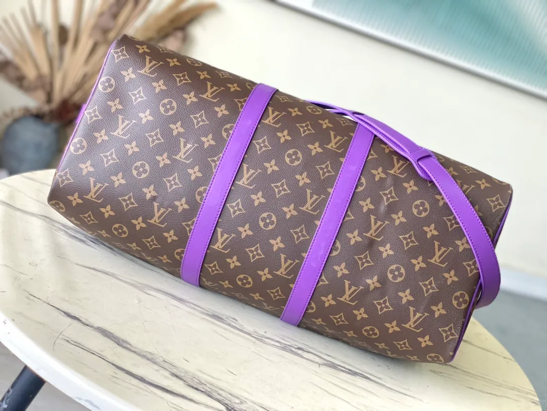 💰1060 Top Original M46775 This Keepall Bandouliere50 travel bag is made of Monogram Macassar canvas for the side straps. The name brand, fabric inner village and top leather handle are simultaneously dyed with bright colors. The size of your carry-on luggage hides plenty of space. Dimensions: 50 × 29 × 23 cm