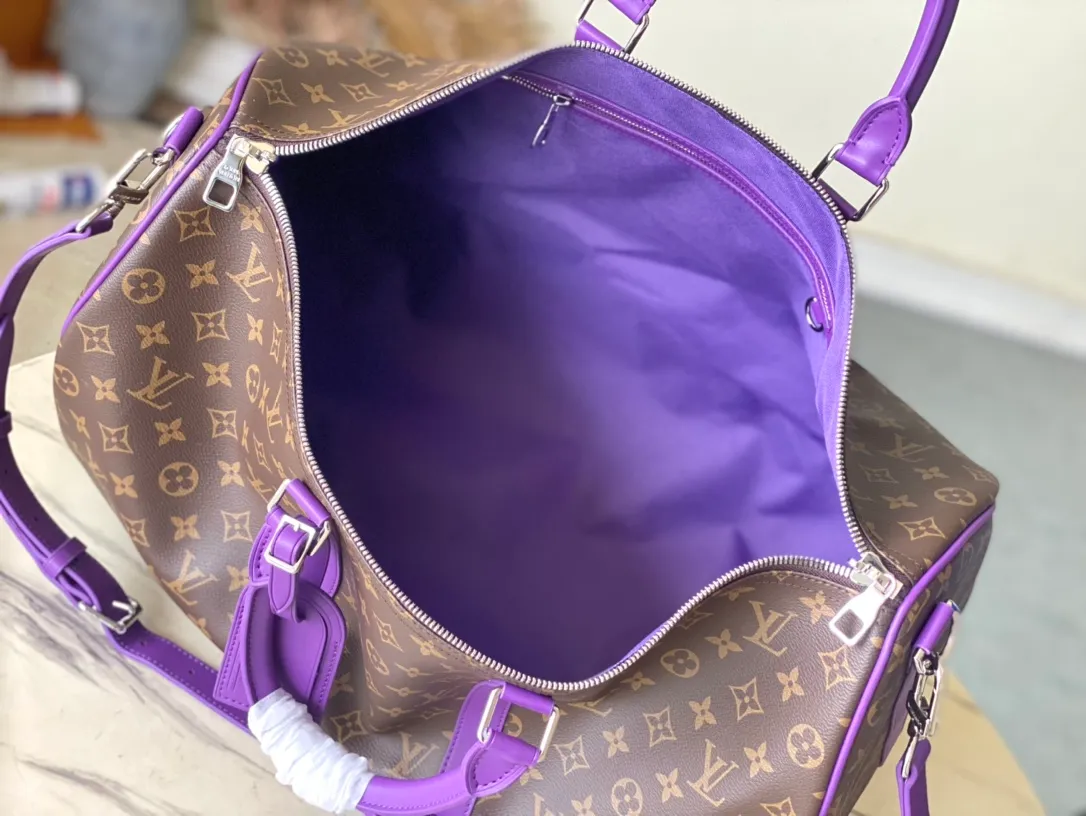 💰1060 Top Original M46775 This Keepall Bandouliere50 travel bag is made of Monogram Macassar canvas for the side straps. The name brand, fabric inner village and top leather handle are simultaneously dyed with bright colors. The size of your carry-on luggage hides plenty of space. Dimensions: 50 × 29 × 23 cm