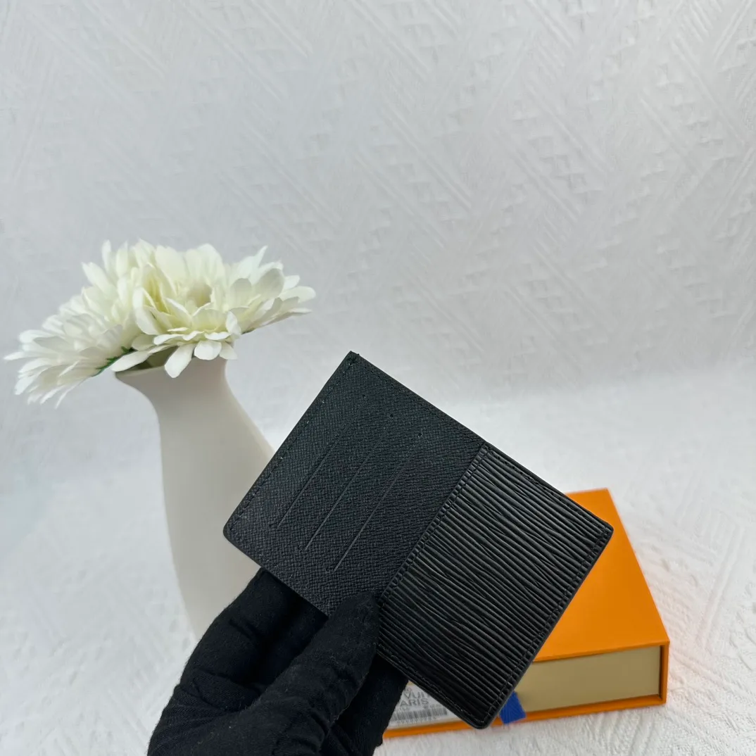 P66 M60166 Card Holder Neo card holder made of Monogram Macassar canvas is the first choice for carrying important cards. Black leather trim makes the classic Louis Vuitton pattern even more eye-catching. Size: 7.5*12