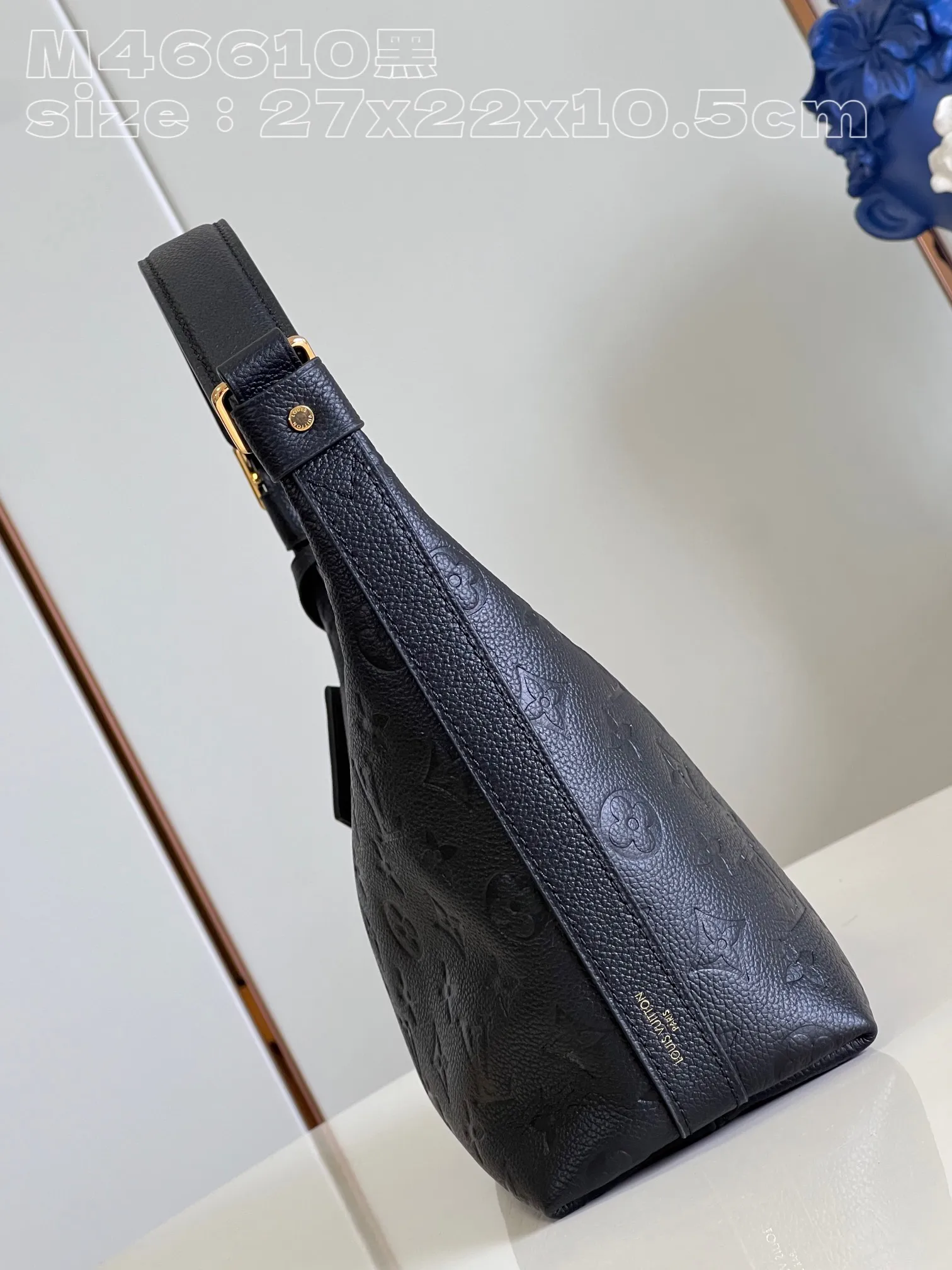 💰1180 (top-grain leather) top-grade original individual real shot M46610 black embossed】M46609 Sac Sport handbag is made of soft Monogram Empreinte embossed leather to create a curved outline, paying tribute to the brand's archive design with retro configuration and exquisite details. Plenty of space makes it easy to carry your daily needs, and the adjustable handle allows for a variety of carrying methods. Detailed features 27 x 22 x 10.5 cm (length x height x width)
