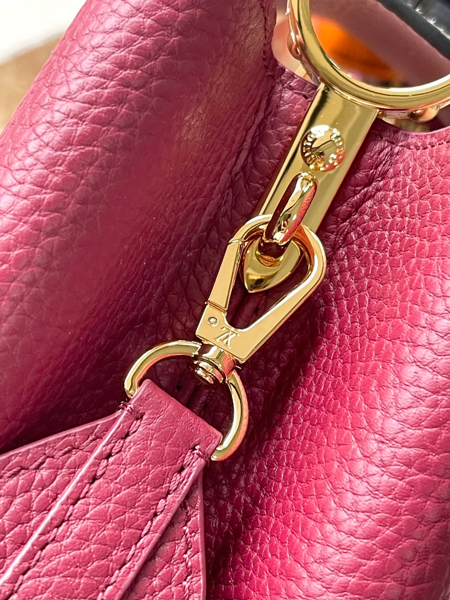 💰2520 (Special quality original leather) N82068N82067 Grape purple with python medium size In 1854, a store was opened on Capucine Street in Paris, and the Capucines handbag named after it came out in 2013. Made of full-grain Taurillon leather with a signature flap: revealing the Monogram flower on the outside and leather-wrapped letters on the inside. Dimensions: 31.5 x 20 x 11 cm