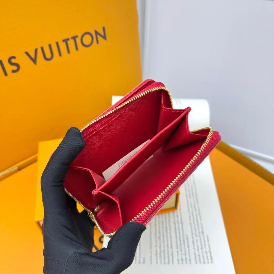 P150 M83689 33 colors This Cléa wallet is made of Monogram Empreinte soft grained cowhide, embellished with Louis Vuitton's iconic Monogram embossed pattern. It has a stylish design, is exquisite and compact but has a spacious capacity. It is equipped with an external patch pocket, zipper coin pocket, banknote compartment and six credit card slots.
