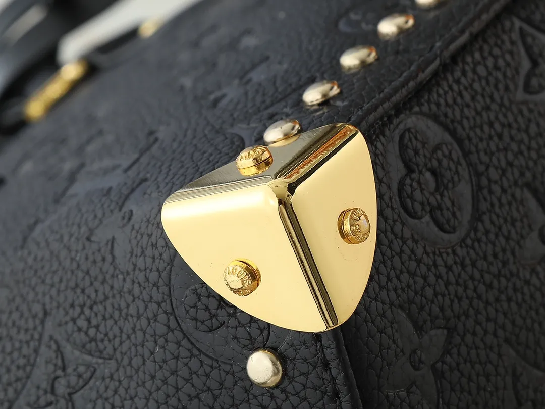 💰300💰Upgraded from the original M53151 M53152 N41221 Presbyopic black leather This is one of Louis Vuitton's iconic handbags with the crispest design structure. Its prototype is a piece designed by Gaston Vuitton and named after the Alma Bridge, which connects two adjacent fashionable districts in Paris. Signature Monogram canvas gives it a classic feel. Dimensions: 25 x 19 x 12 (length x height x width)