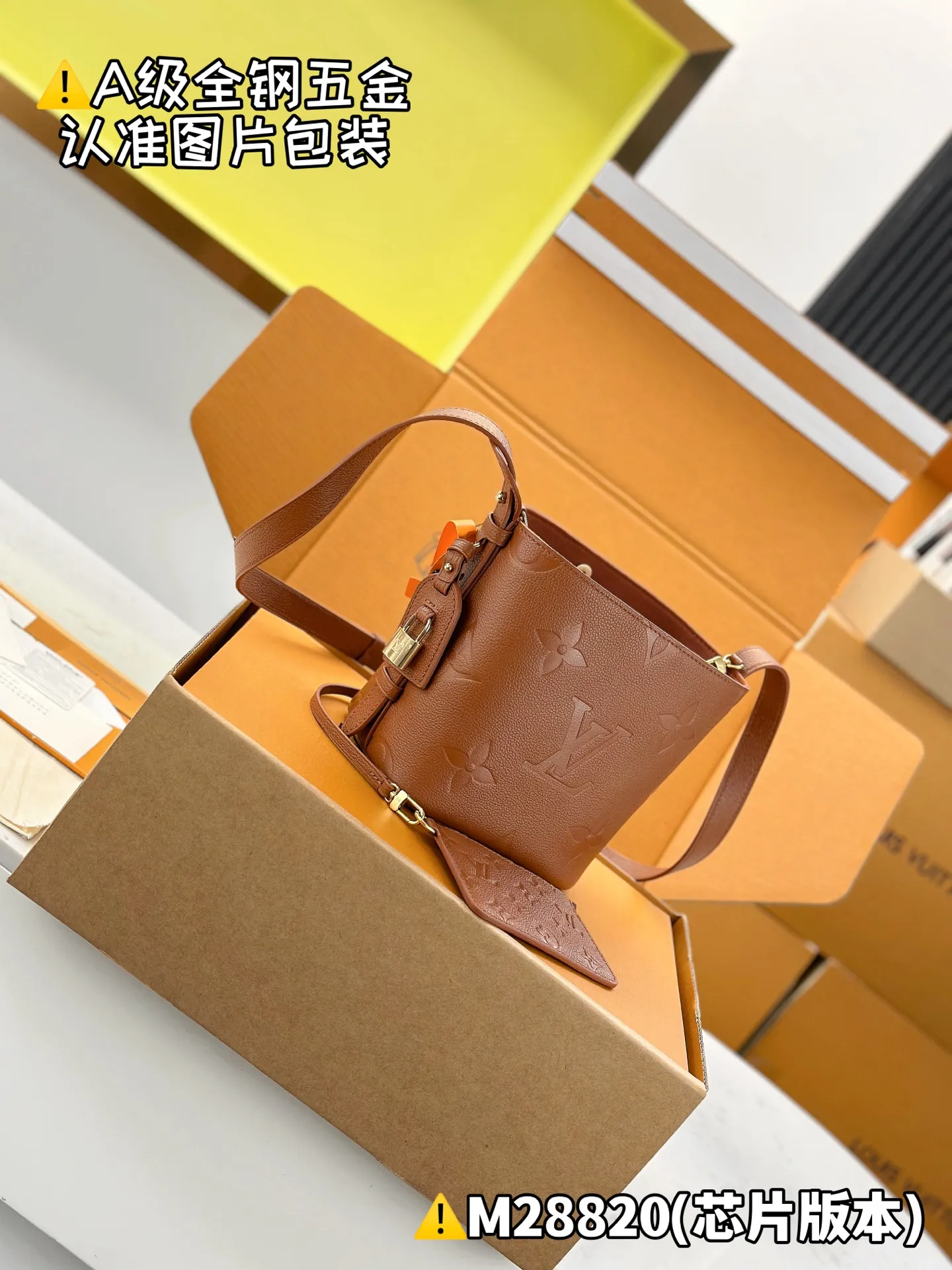 Internal price P1960 [Special grade MB original leather] x TM ALL IN BB handbag Model: M28820 brown Material: Grade A all-steel hardware, imported original fabric Packaging: Full set of original duty-free MB packaging Size: 18x16x12cm