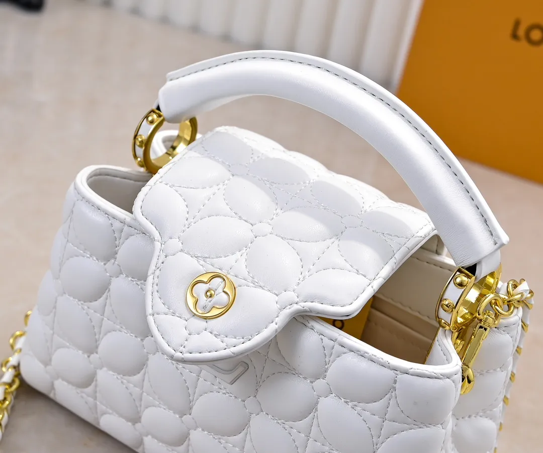 Upgraded version P420 M23998 White This Monogram embroidered flower emerges from the elegant quilting, bringing the style of Louis Vuitton store decoration to the Capucines mini handbag. Soft sheepskin creates a stable structure and trim, and the detachable shoulder strap allows for comfortable shoulder or cross-body wear. Dimensions: 22 x 12 x 8 cm