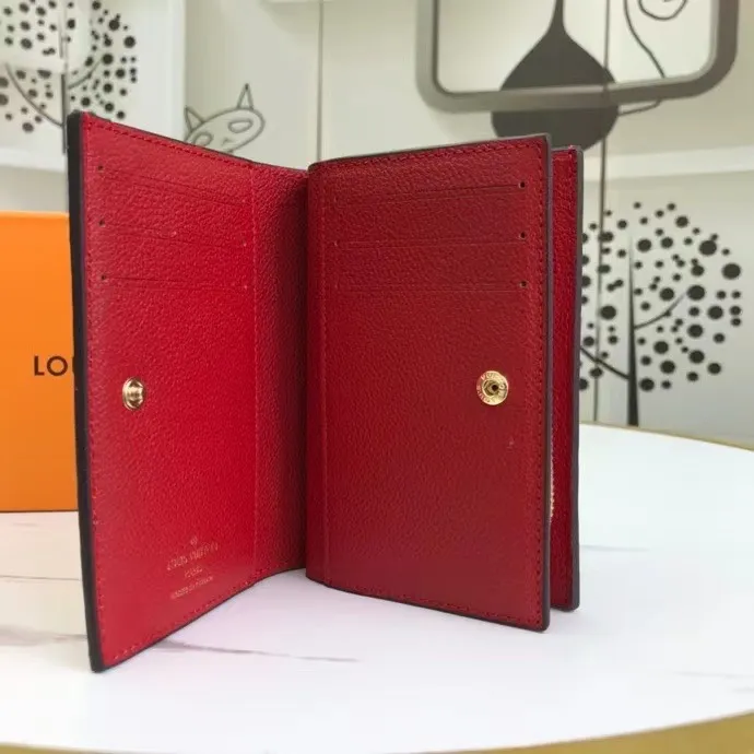 P150M80152 This Cléa wallet is made of Monogram Empreinte soft grained cowhide, embellished with Louis Vuitton's iconic Monogram embossed pattern. It has a stylish design, is exquisite and compact but has a spacious capacity. It is equipped with an external patch pocket, zipper coin pocket, banknote compartment and six credit card slots. Dimensions: 12 x 9 x 3.5 cm (length x height x width