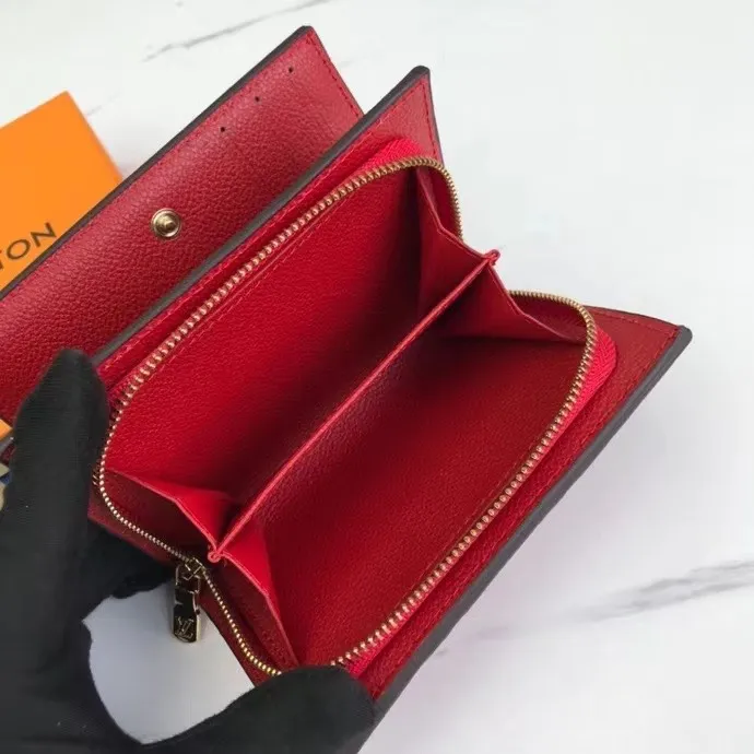 P150M80152 This Cléa wallet is made of Monogram Empreinte soft grained cowhide, embellished with Louis Vuitton's iconic Monogram embossed pattern. It has a stylish design, is exquisite and compact but has a spacious capacity. It is equipped with an external patch pocket, zipper coin pocket, banknote compartment and six credit card slots. Dimensions: 12 x 9 x 3.5 cm (length x height x width