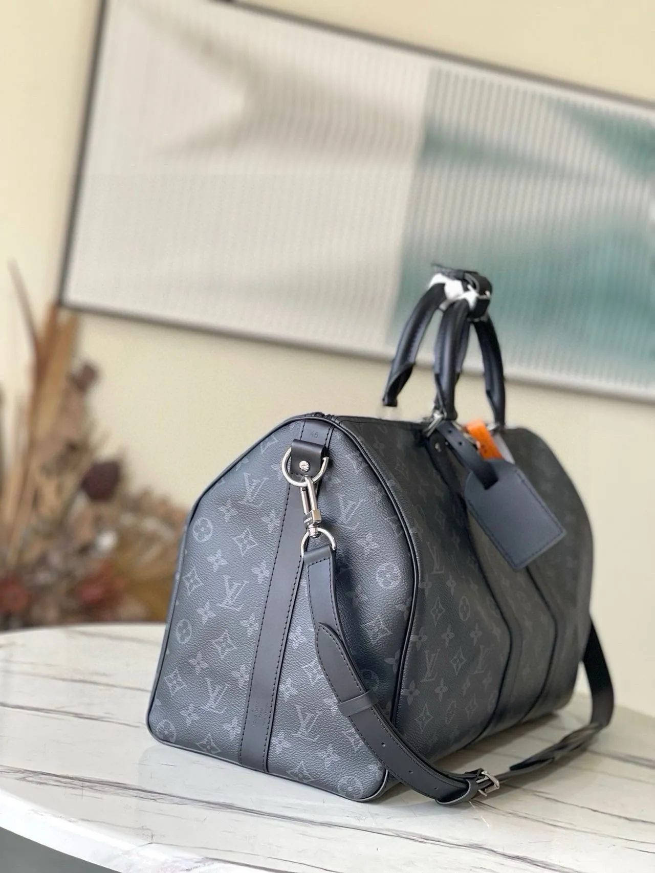 💰1000 (50 size) top original order M40601 black flower, spacious capacity, flexible use. Durable, safe and reliable. Fashionable style, mature and stable. Features a secure double zipper and padlock, making it perfect for business or pleasure. Size: 50x 29× 22cm