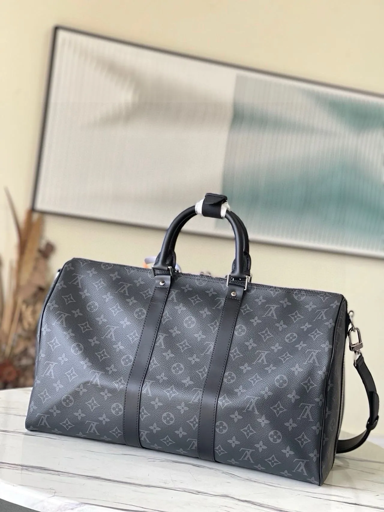 💰1000 (50 size) top original order M40601 black flower, spacious capacity, flexible use. Durable, safe and reliable. Fashionable style, mature and stable. Features a secure double zipper and padlock, making it perfect for business or pleasure. Size: 50x 29× 22cm