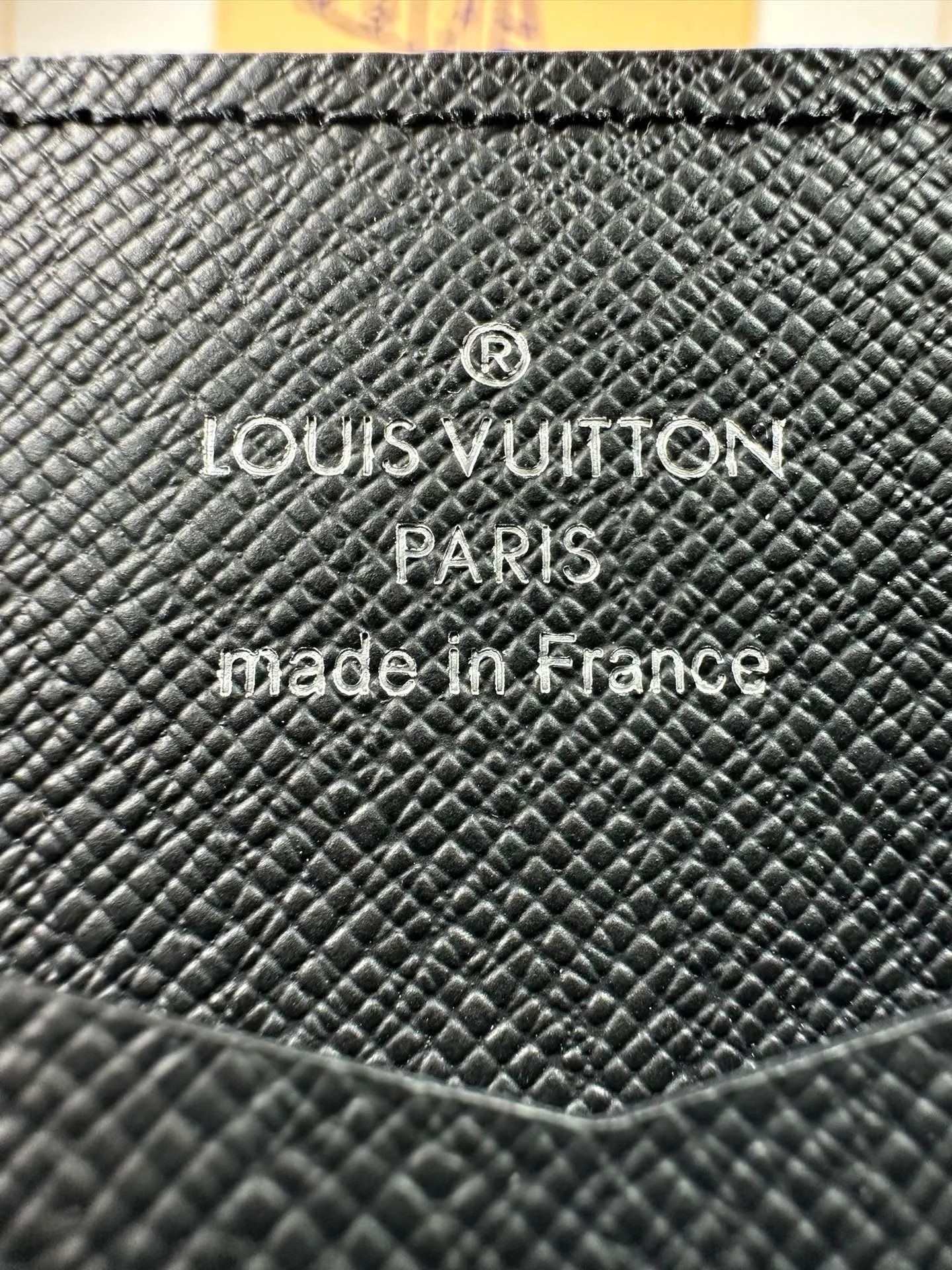 P1240 N41503 [Special genuine product] This extremely practical large wallet is comparable to a small bag in terms of capacity. Equipped with a dedicated pocket for smartphones, it can also hold keys, passports, credit cards and cash. Made of plaid canvas material and equipped with a handle, it is easy to carry and shows a mature and elegant style. 22x13.5x4cm