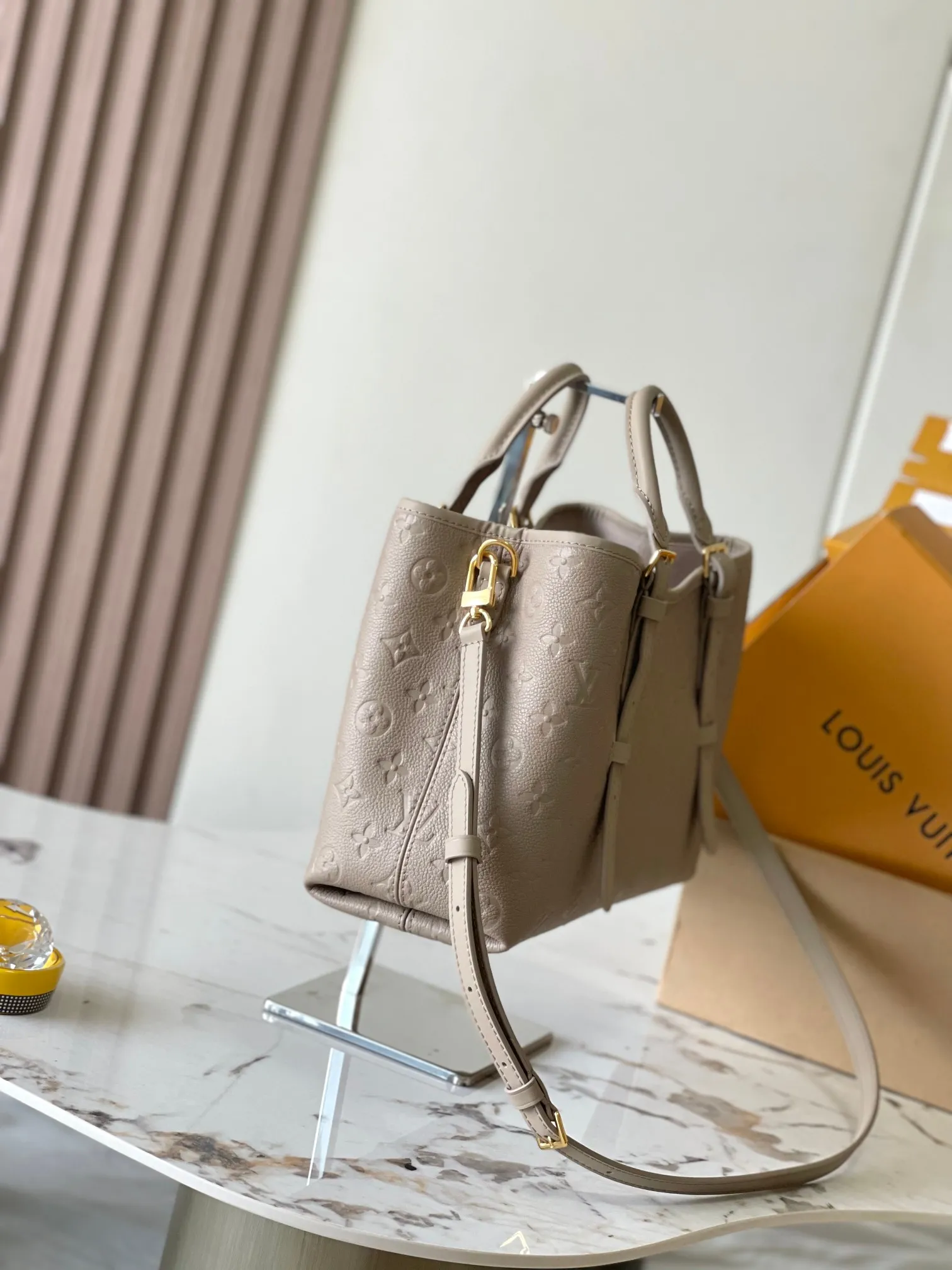 💰2600 [Special grade MB chip version original leather] This Babylone Tote handbag is traceable to the Paris Babylone trend community, model: M11463 taupe dynamic chip version Material: A-grade all-steel hardware, imported original fabric Packaging: full set of original duty-free MB packaging Size: 31*21.5*13CM