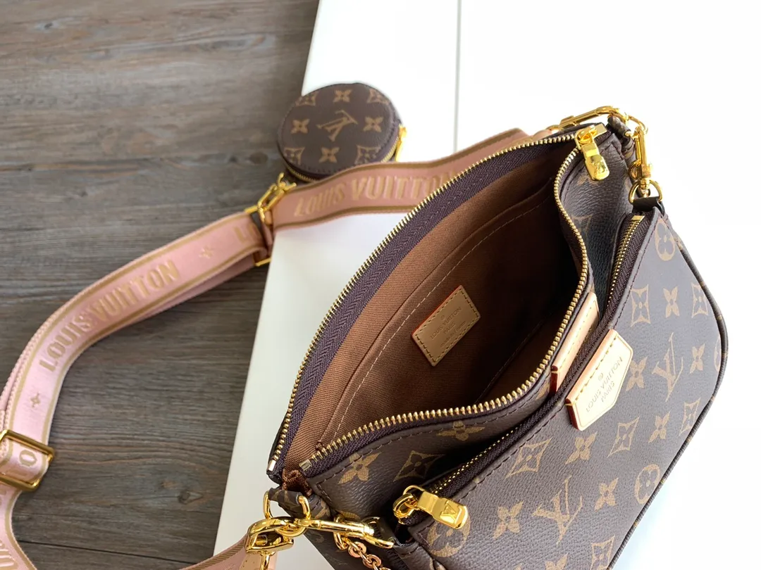 Factory price 460 transcoding chip [Top original order] [M44813 green/M44840 pink/M44823. Multi Pochette Accessories handbags are made of Monogram canvas to form a dynamic three-piece design, and are equipped with multiple pockets and compartments. Adjustable gold-tone chain and Louis Vuitton monogram jacquard shoulder strap for cross-body wear Monogram coated canvas Natural cowhide leather trim Textile lining Gold-tone hardware Adjustable shoulder strap for shoulder or cross-body wear Detachable chain shoulder strap with D-ring 24.0 x 16.0 x 6.0 cm (L x H x W)