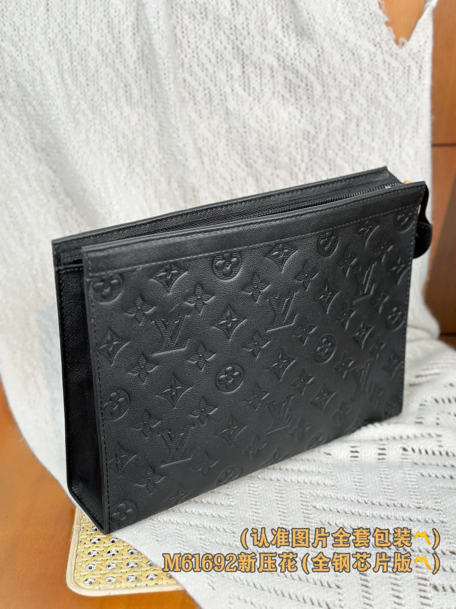 P1300 [Genuine grade] [Special grade MB all steel high elastic fabric] M61692 New embossing (〽️A grade all steel〽️) Personalized customization! Transcoding chip, Pochette To-Go medium handbag is made of Monogram Shadow embossed cowhide and Monogram Eclipse embossed leather as a clutch. This new Pochette Voyage medium handbag with a strong style can easily store personal items. 27 x 21 x 6 cm (length x height x width)