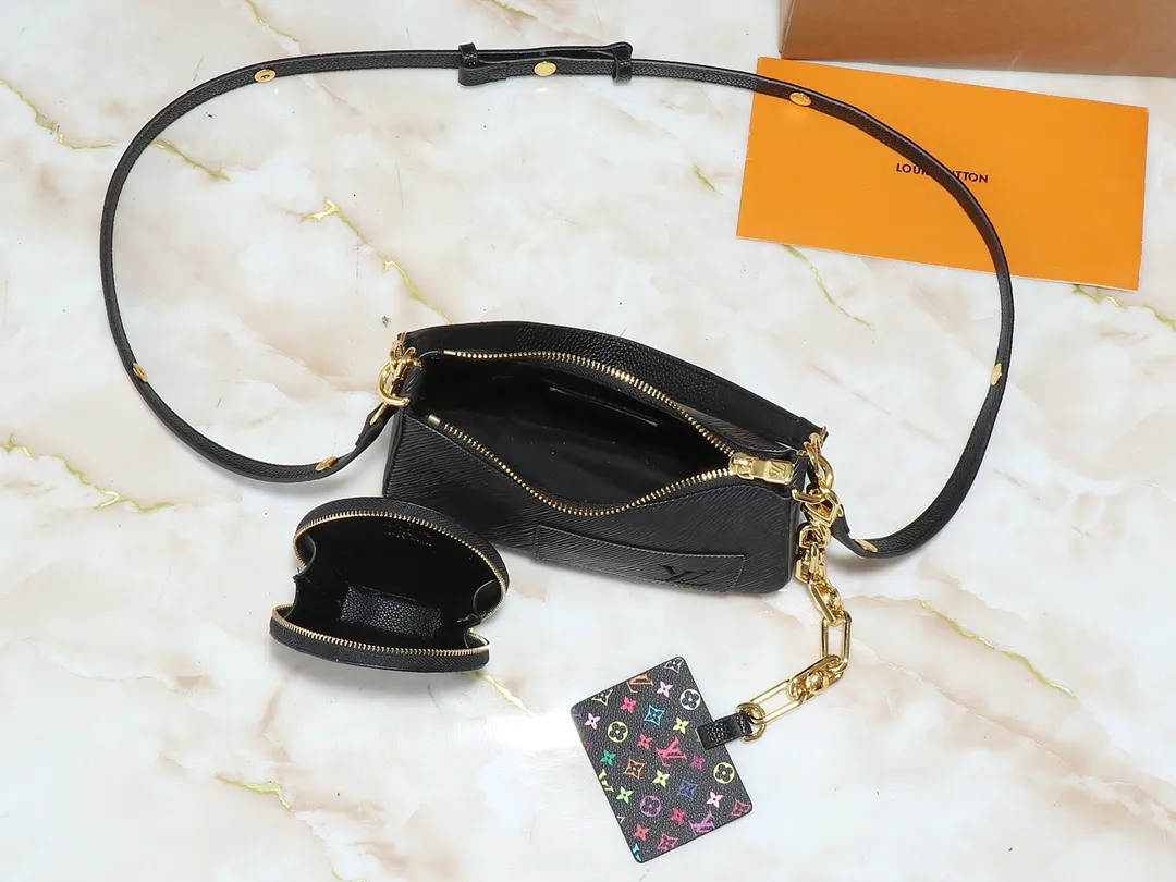 💰240💰Upgraded from the original M13100 M13099. This Marellini handbag is made of rich-textured Epi leather to create a delicate structure, with ample space to store daily necessities such as smartphones. The round coin purse and mirror are both made from the colorful Monogram canvas from the Louis Vuitton x Murakami collaboration series, and are fixed to the bag body with a rough metal chain. Dimensions: 19.0 x 13.5 x 6.5 cm (length x height x width)