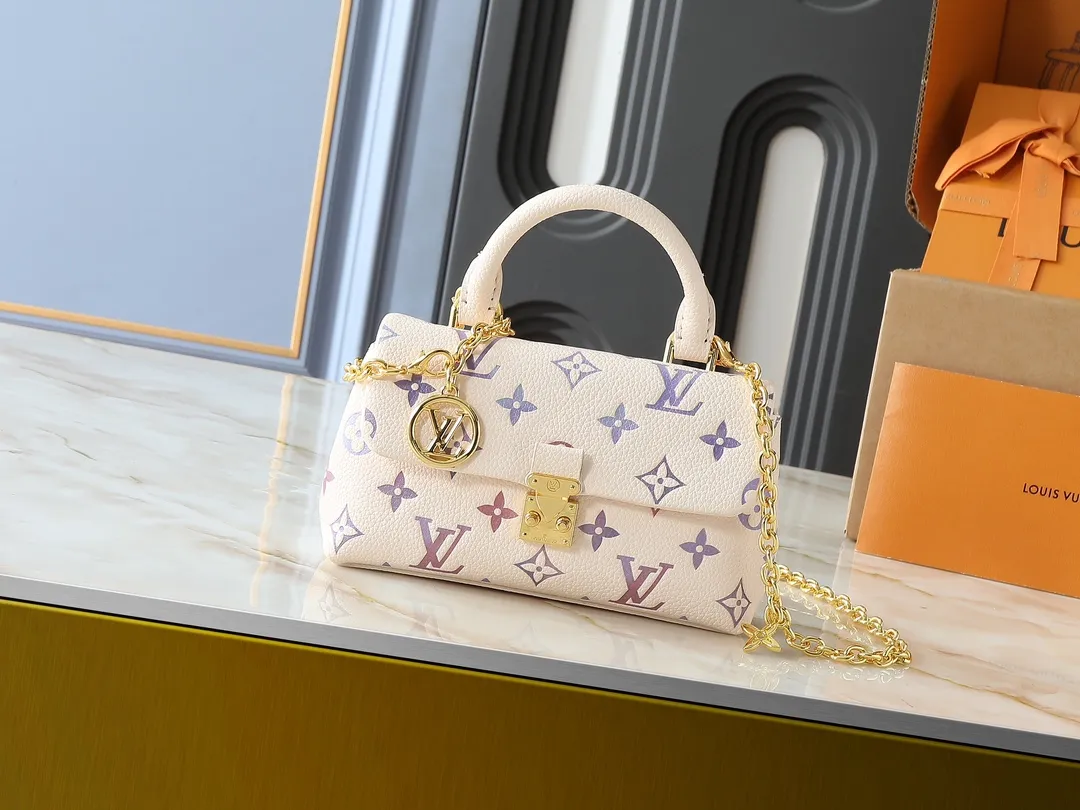 💰220💰Upgraded from the original M25596 M13796 M12145 M12144 M12211, this Nano Madeleine handbag bathes in the dreamy colors of the new season and can easily accentuate various looks. Classic Monogram Empreinte leather bag with signature S-lock clasp, LV Circle decoration and detachable chain. Plenty of space to accommodate daily needs, and multiple carrying methods make it easy to travel with. Dimensions: 21.0 x 12.5 x 6.0 cm (length x height x width)