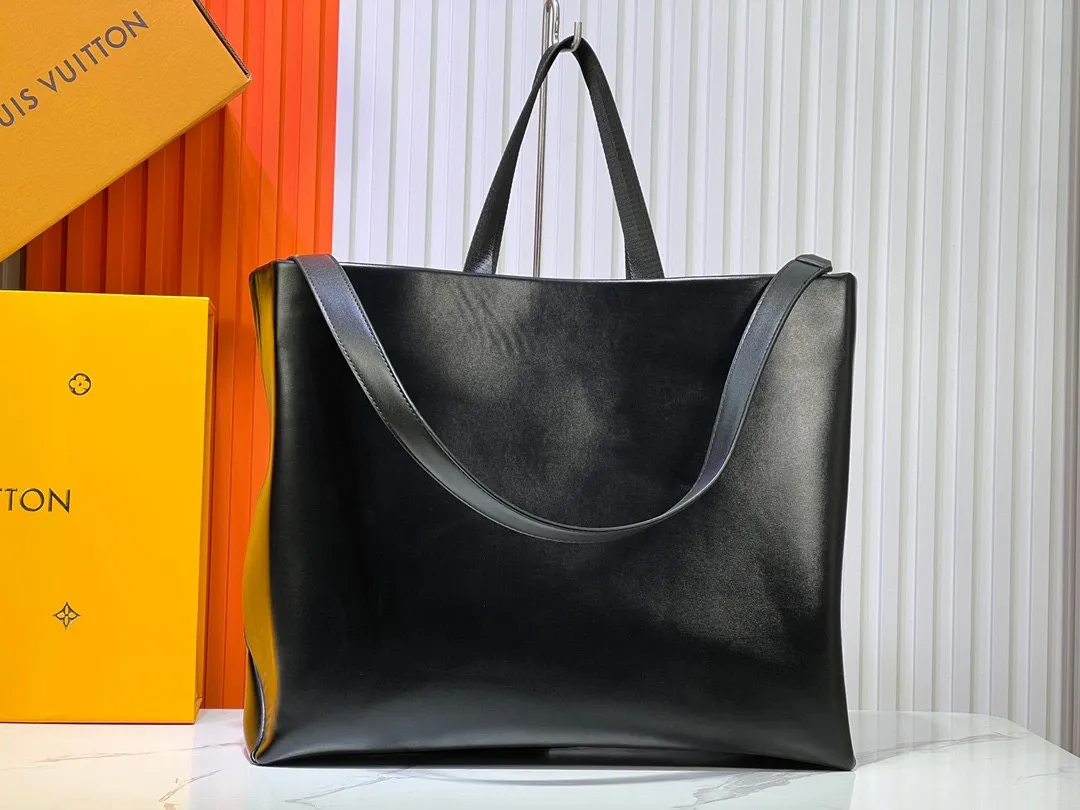 Batch 320💰M24457 Black Orange Blue Green Gray Presbyopia Plaid Black Crocodile Orange Crocodile Pattern 9 Colors ✔️ This Shopper medium handbag draws inspiration from Louis Vuitton shopping bags, with the words Louis Vuitton and Maison Fondée En 1854 written on soft cow leather, with a top handle and a detachable shoulder strap. Size: 40x32x16cm