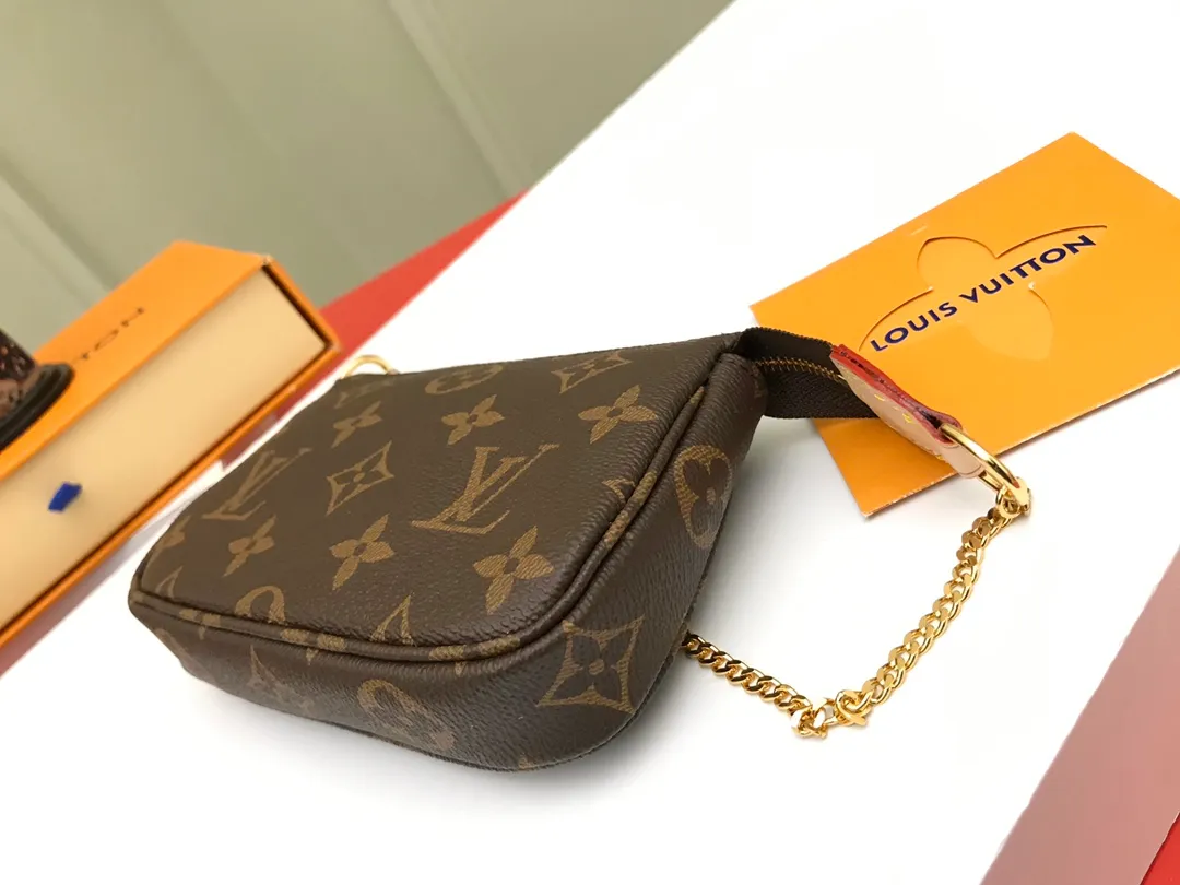 Factory price 240 [Top original order] M58009 Presbyopia 👏👏 This accessory bag opens with a zipper and comes with a gold chain, which can be attached to the D-ring on most Louis Vuitton handbags. Size: 15.5x10.5x4.0cm, packaging: with box