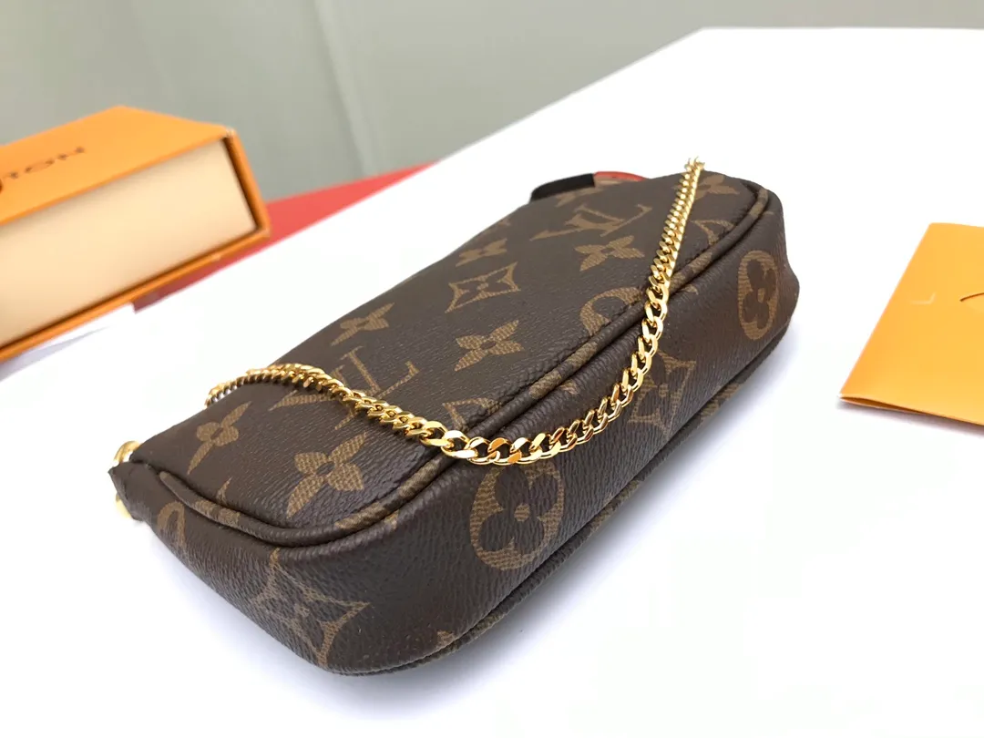 Factory price 240 [Top original order] M58009 Presbyopia 👏👏 This accessory bag opens with a zipper and comes with a gold chain, which can be attached to the D-ring on most Louis Vuitton handbags. Size: 15.5x10.5x4.0cm, packaging: with box