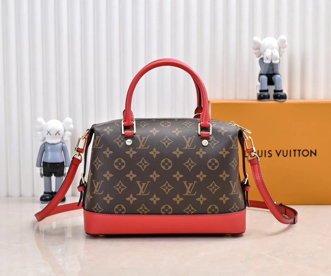 P460 exclusive real shot - upgraded version ‼ ️LV presbyopic leather hand-held crossbody bag, model M68169, with long shoulder strap, 2025 new fashion women's bag shoulder bag presbyopic leather shoulder strap genuine leather handbag, large capacity [strong] size: 28x20x11.5