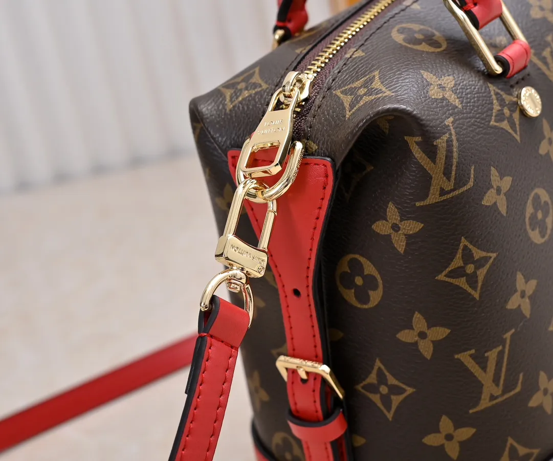 P460 exclusive real shot - upgraded version ‼ ️LV presbyopic leather hand-held crossbody bag, model M68169, with long shoulder strap, 2025 new fashion women's bag shoulder bag presbyopic leather shoulder strap genuine leather handbag, large capacity [strong] size: 28x20x11.5