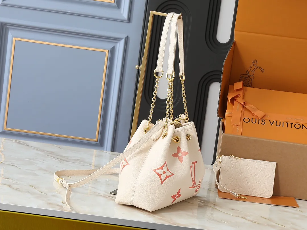 💰260💰Upgraded original version ✨M11283 M25453 M47209 M46545 M46492 This Summer Bundle handbag is from the Dégradé series. The new drawstring design adds a summer atmosphere. The Monogram Empreinte embossed leather bag features a gradient tone to brighten any seasonal look. The double handles and detachable cross-body strap provide a variety of stylish carrying options, making it a great companion for travel day and night. Detailed features: 28 x 20 x 11.5 (Length x Height x Width)