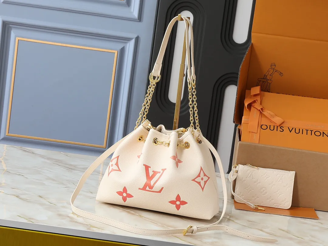 💰260💰Upgraded original version ✨M11283 M25453 M47209 M46545 M46492 This Summer Bundle handbag is from the Dégradé series. The new drawstring design adds a summer atmosphere. The Monogram Empreinte embossed leather bag features a gradient tone to brighten any seasonal look. The double handles and detachable cross-body strap provide a variety of stylish carrying options, making it a great companion for travel day and night. Detailed features: 28 x 20 x 11.5 (Length x Height x Width)