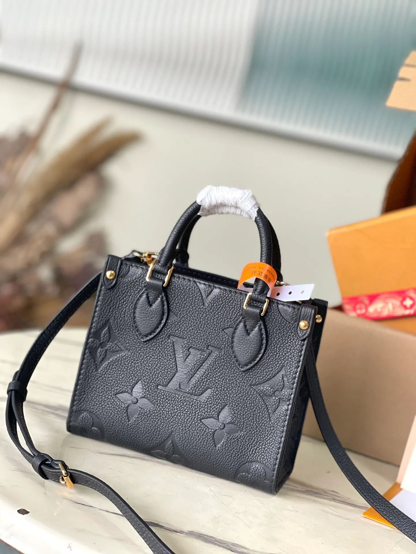 💰960 (top layer leather) top original order M46993. Support counter inspection. Photos taken of duty-free goods are consistent with the product without unpacking. This product is an exclusive duty-free product in the market and is the highest-end product. Inspection is supported. This product has passed strict inspection and is flawless. Please wear gloves when touching the product. This product is not returnable or exchangeable. Please confirm the product first and then remove the label on the handle. This product is temporarily not open to the public, only regular customers, and is in short supply. Dimensions: 18 x 15 x 8.5 cm