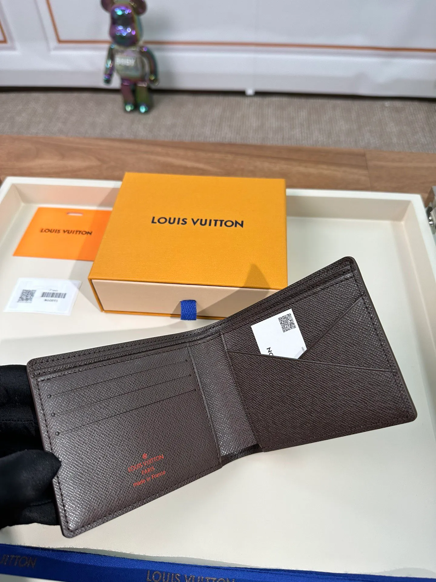 P440 N60895 [Special Authentic] Wallet is made of canvas and has multiple pockets for placing credit cards, banknotes, and invoices. 11.5X9cm