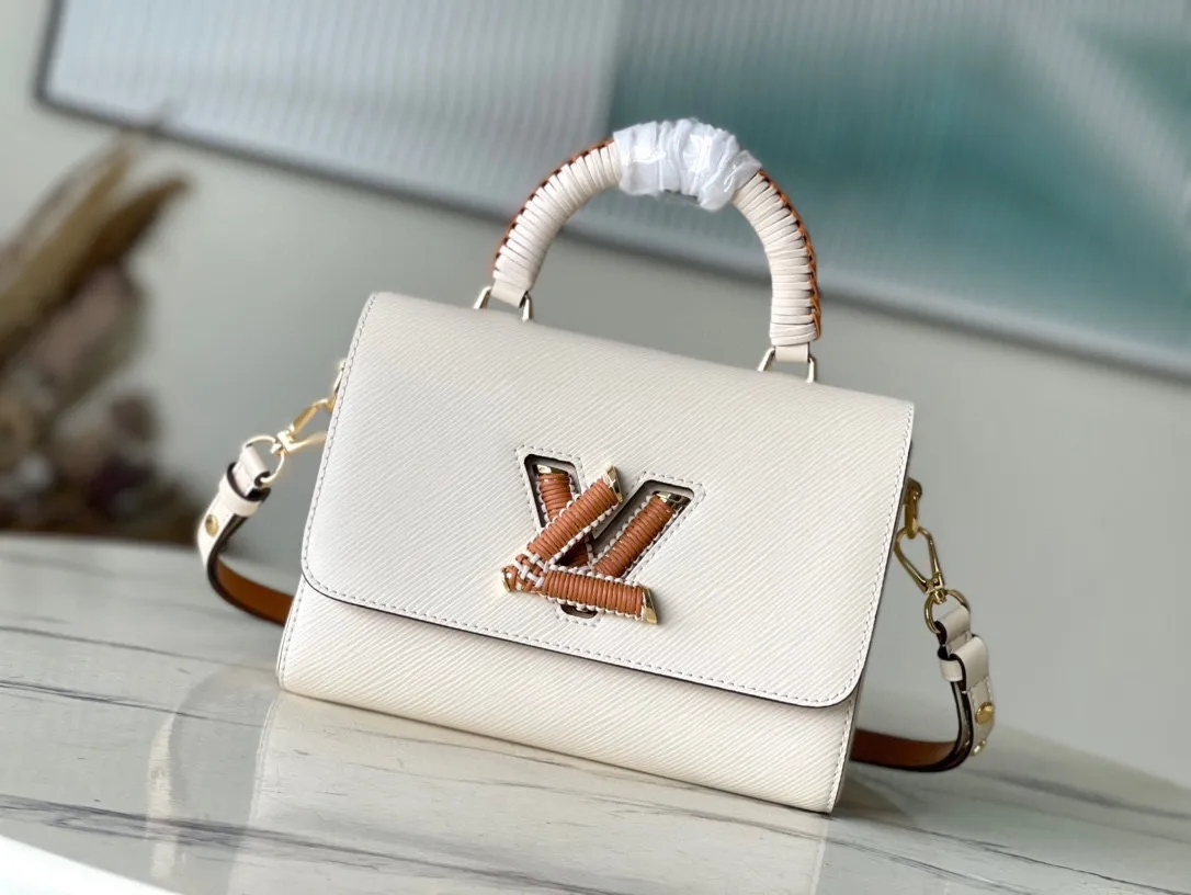 💰1360 (first-grain leather) top-quality original M22236 off-white (woven) This Twist medium handbag is made of Epi embossed leather, and the LV Twist twist lock and top handle are wrapped in woven leather, injecting a feminine touch into the eye-catching structure. With the detachable and adjustable shoulder strap, you can switch between long and short shoulder or cross-body wear. Dimensions: 23.0 x 17.0 x 9.5 cm