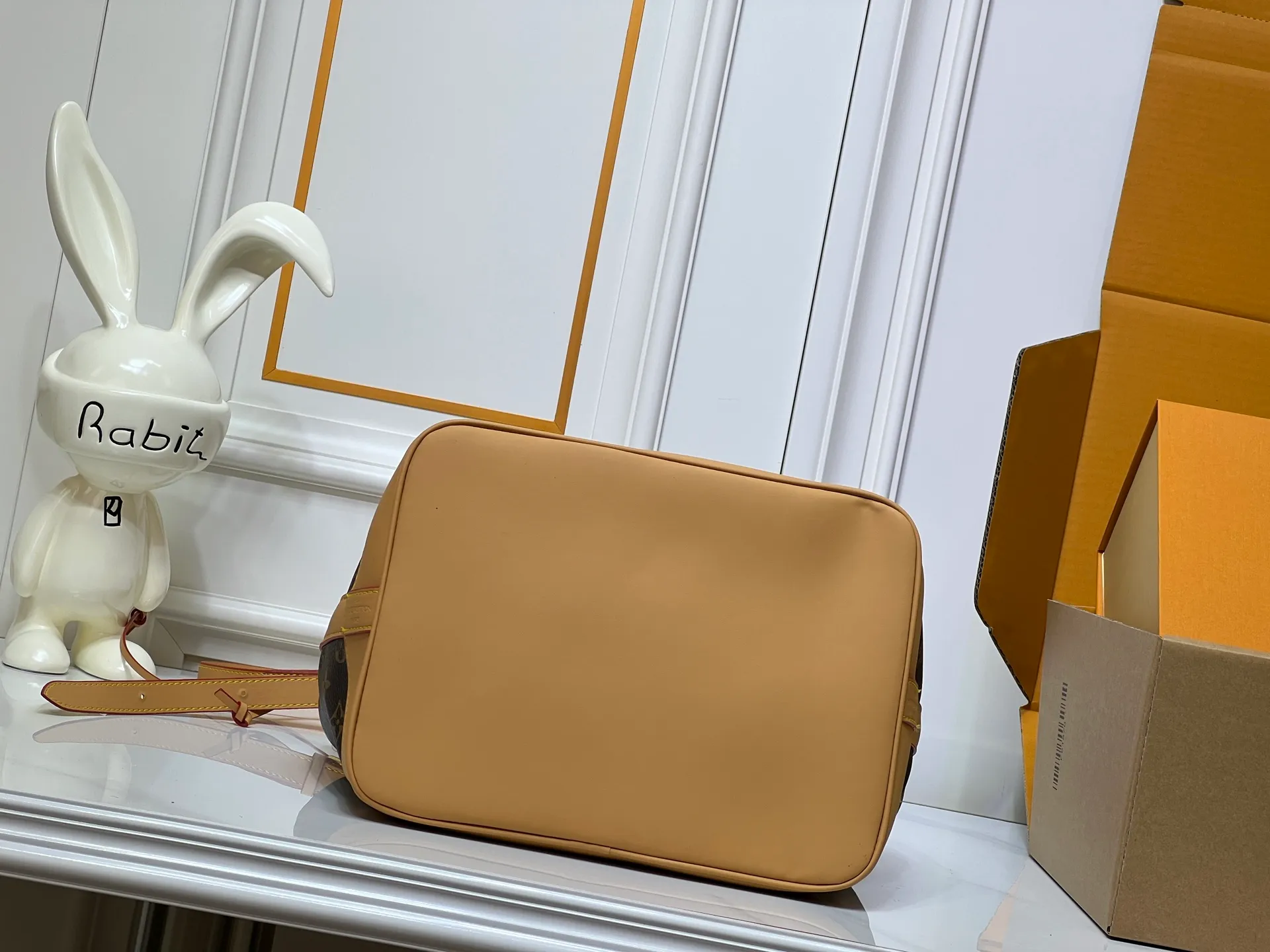 Batch 300💰Retro bucket large size ⬇️M42224 M42225 LV limited edition drawstring bucket bag The king of cost performance This is an awesome bag type, very worth buying. It is very considerate and adds a medium-length shoulder strap. It can be said to be very good. The upper body is really elegant! Size: 35*26*20