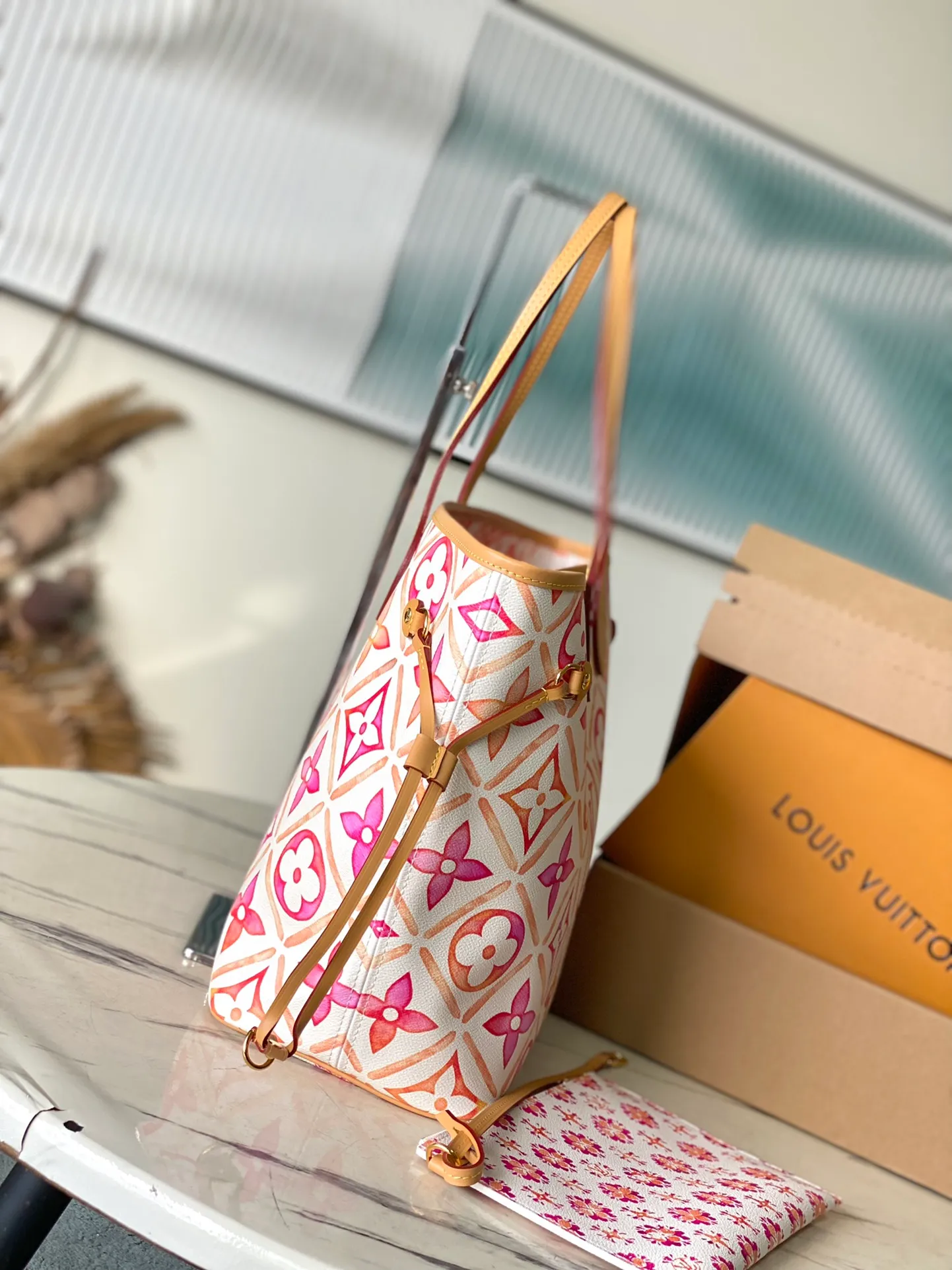 💰1060 Top original order M25317 supports counter inspection. The photo taken of duty-free goods is consistent with the product and has not been unpacked. This product is an exclusive duty-free product in the market and is the highest-end product. Inspection is supported. This product has passed strict inspection and is flawless. Please wear gloves when touching the product. This product is not returnable or exchangeable. Please confirm the product first and then remove the label on the handle. This product is temporarily not open to the public, only regular customers, and is in short supply. Dimensions: 31 x 28 x 14 cm