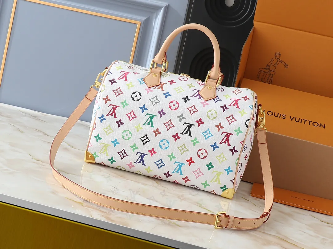 💰300💰Upgraded original version M13805 M13257 M40391 lv Murakami Takashi co-branded NANOSPEEDY handbag This Nano Speedy handbag combines Monogram canvas and cow leather trim printing, with 33 colorful colors to interpret white tricolor and black tricolor. It has been launched in twelve sections and is very popular around the world and is loved by celebrities and celebrities. 30.0 x 21.0 x 17.0 cm