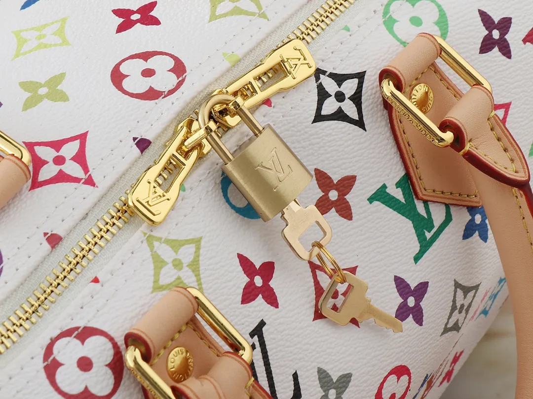 💰300💰Upgraded original version M13805 M13257 M40391 lv Murakami Takashi co-branded NANOSPEEDY handbag This Nano Speedy handbag combines Monogram canvas and cow leather trim printing, with 33 colorful colors to interpret white tricolor and black tricolor. It has been launched in twelve sections and is very popular around the world and is loved by celebrities and celebrities. 30.0 x 21.0 x 17.0 cm
