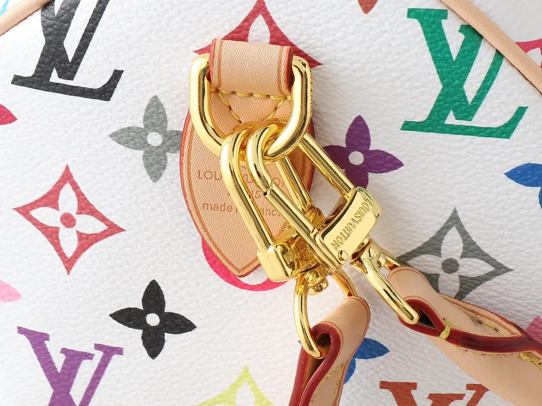 💰300💰Upgraded original version M13805 M13257 M40391 lv Murakami Takashi co-branded NANOSPEEDY handbag This Nano Speedy handbag combines Monogram canvas and cow leather trim printing, with 33 colorful colors to interpret white tricolor and black tricolor. It has been launched in twelve sections and is very popular around the world and is loved by celebrities and celebrities. 30.0 x 21.0 x 17.0 cm