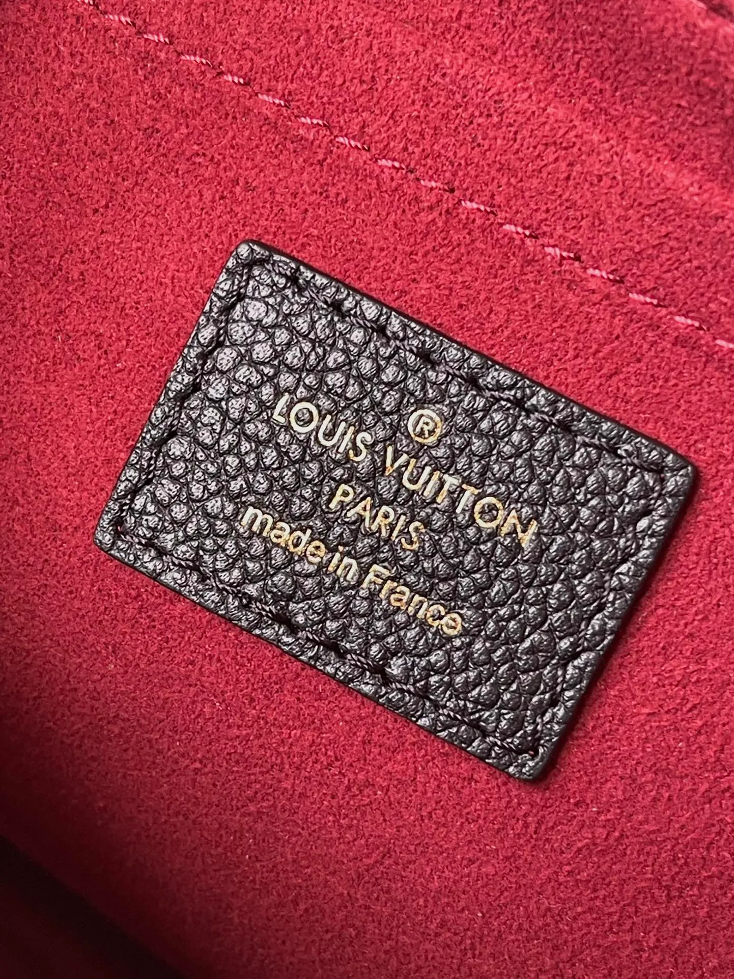 💰940 (top layer leather) top original order M45777. Support counter inspection. The photos taken of duty-free goods are consistent with the product without unpacking. This product is an exclusive duty-free product in the market and is the highest-end product. Inspection is supported. This product has passed strict inspection and is flawless. Please wear gloves when touching the product. This product is not returnable or exchangeable. Please confirm the product first and then remove the label on the handle. This product is temporarily not open to the public, only regular customers, and is in short supply. Dimensions: 25 x 14.5 x 4.5 cm