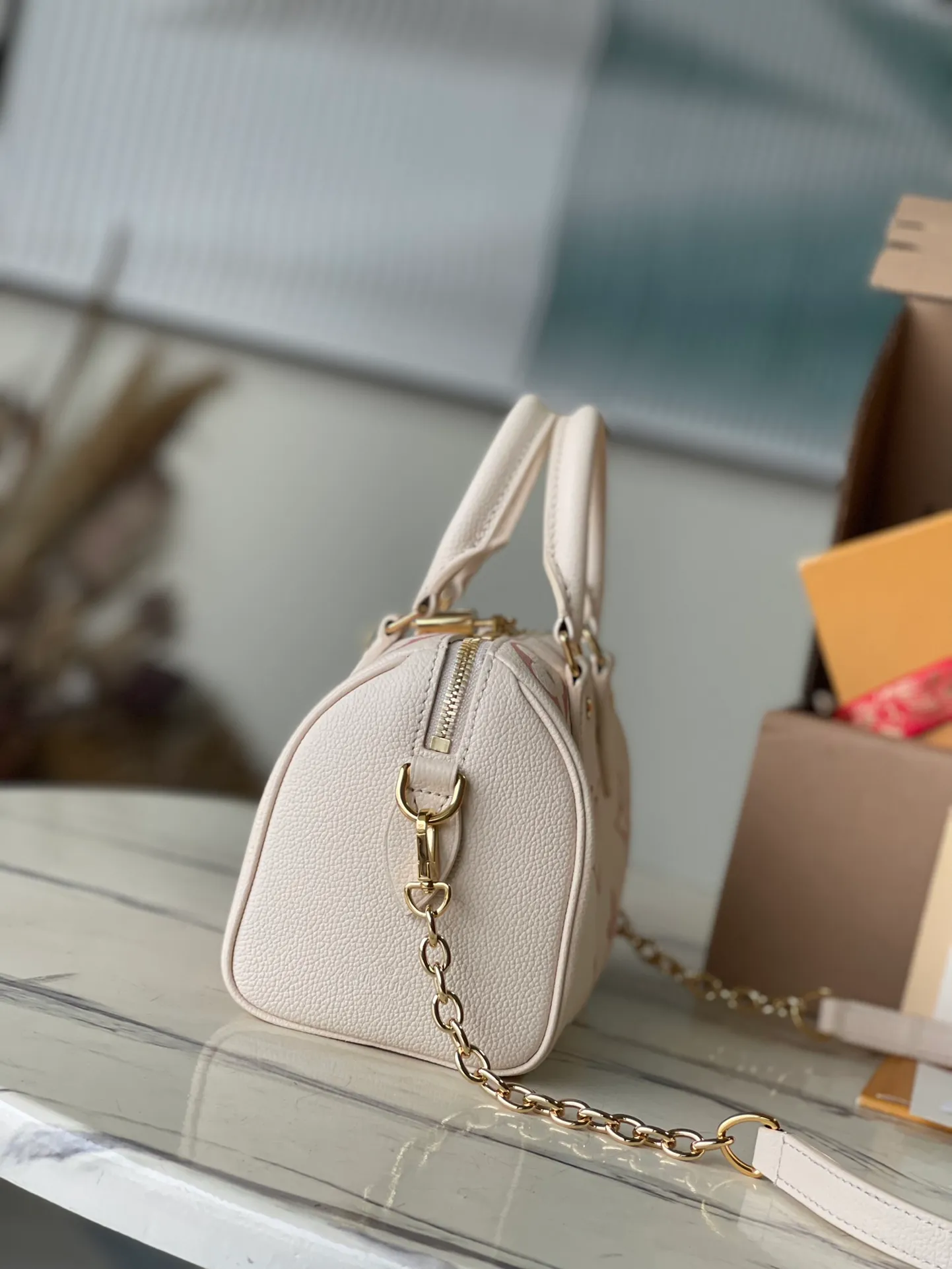 💰1060 (top layer leather) top original order M46397. Support counter inspection. Photos taken of duty-free goods are consistent with the product without unpacking. This product is an exclusive duty-free product in the market and is the highest-end product. Inspection is supported. This product has passed strict inspection and is flawless. Please wear gloves when touching the product. This product is not returnable or exchangeable. Please confirm the product first and then remove the label on the handle. This product is temporarily not open to the public, only regular customers, and is in short supply. Dimensions: 20.5 x 13.5 x 12 cm