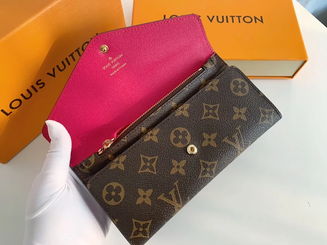 💰100 💎The Josephine Wallet is inspired by Louis Vuitton's first wallet. It is made of soft Monogram canvas and lined with brightly colored lining, giving the brand's classic design a unique and stylish beauty. The long, flat shape makes it easy to slip into any pocket or handbag. Model: M60708 Size: 19/10.