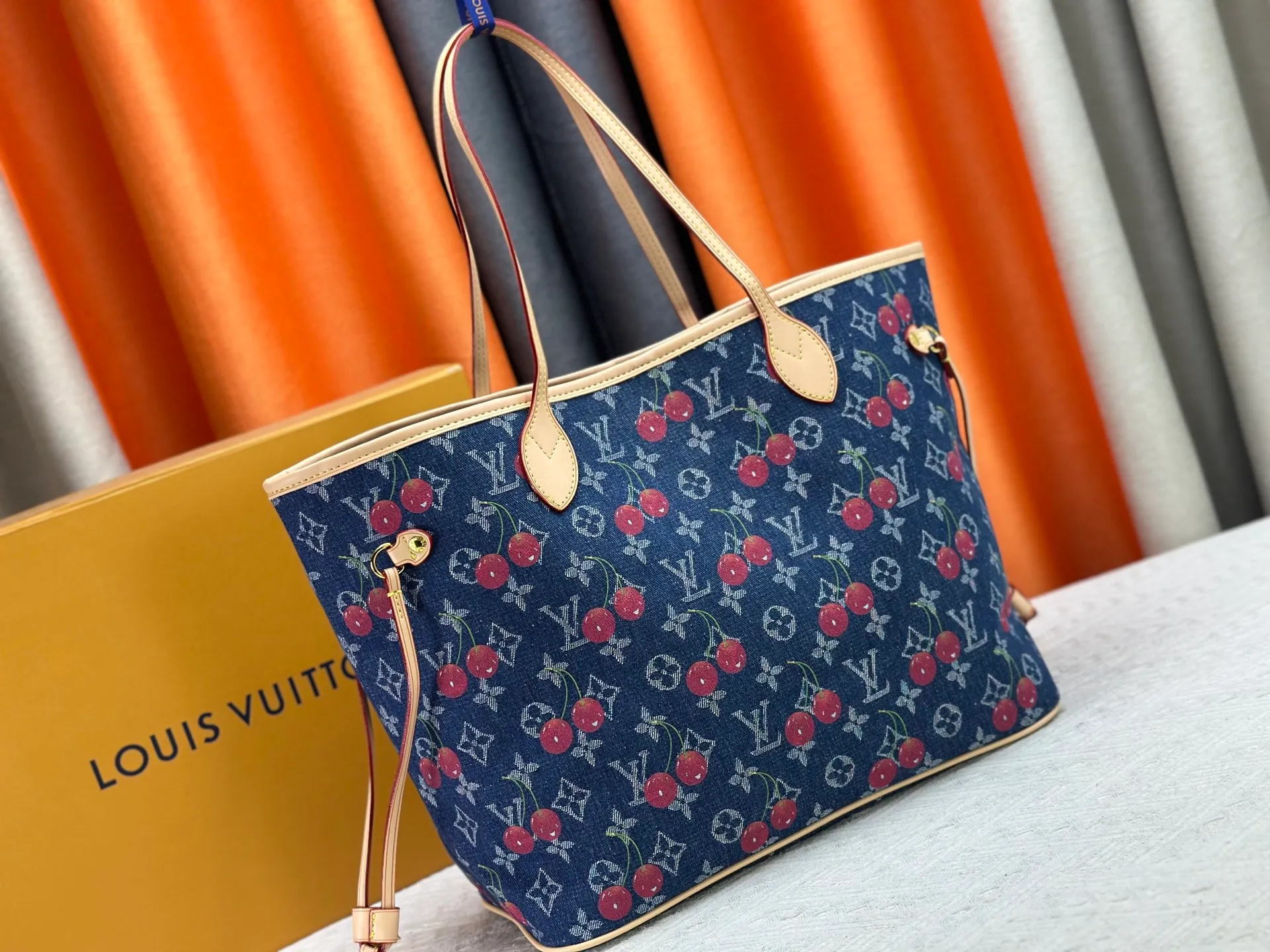 P280 M13192 M40995 M46865 Upgraded original embroidered jacquard cherry Lv co-branded cherry series🍒Neverfull classic denim denim shopping bag! Hardcore product! A classic that cannot be copied! The most classic and best-selling color! There is texture! Tasty! Everyone can feel it after getting it! Size: 32X15X28