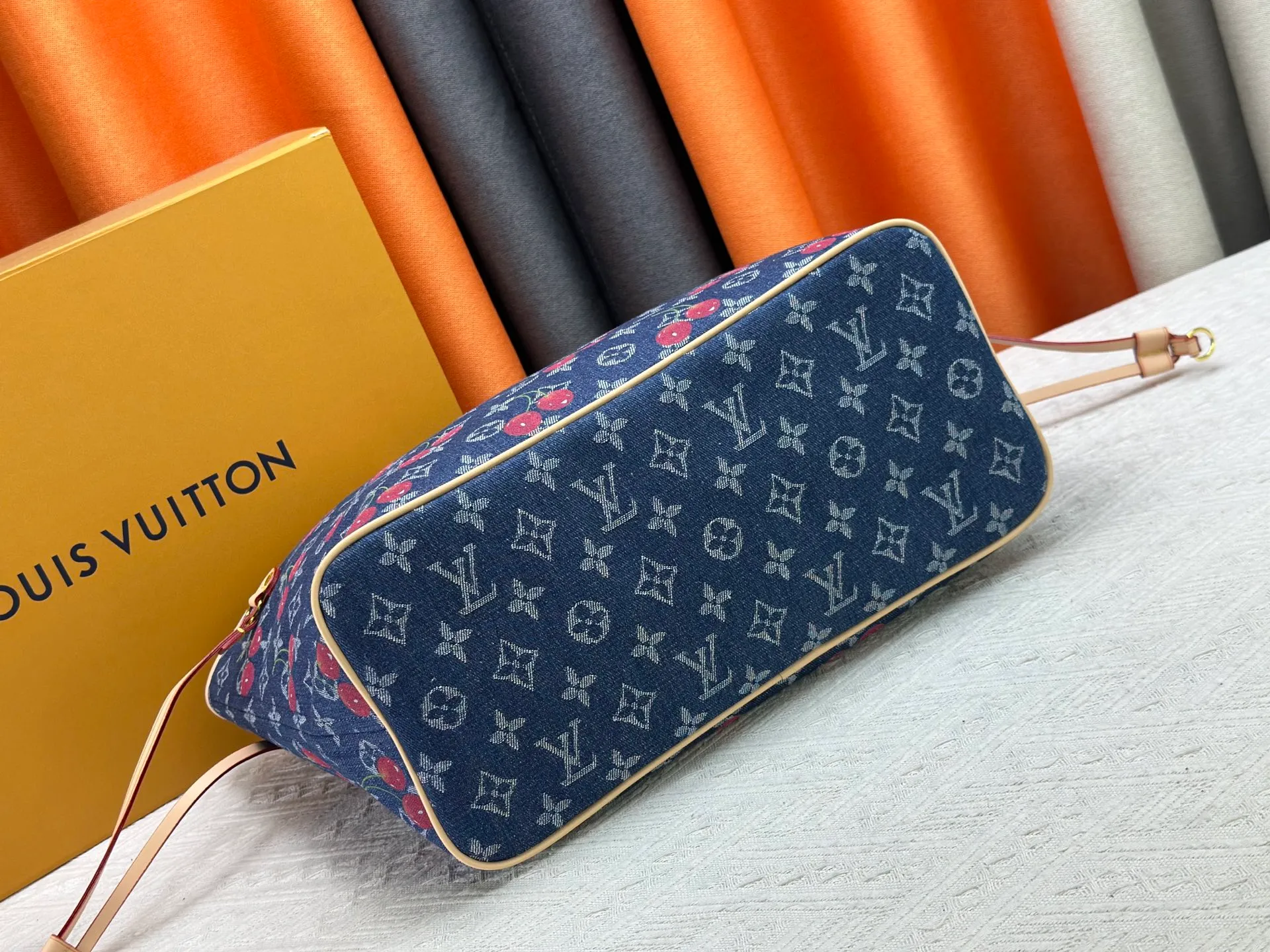 P280 M13192 M40995 M46865 Upgraded original embroidered jacquard cherry Lv co-branded cherry series🍒Neverfull classic denim denim shopping bag! Hardcore product! A classic that cannot be copied! The most classic and best-selling color! There is texture! Tasty! Everyone can feel it after getting it! Size: 32X15X28