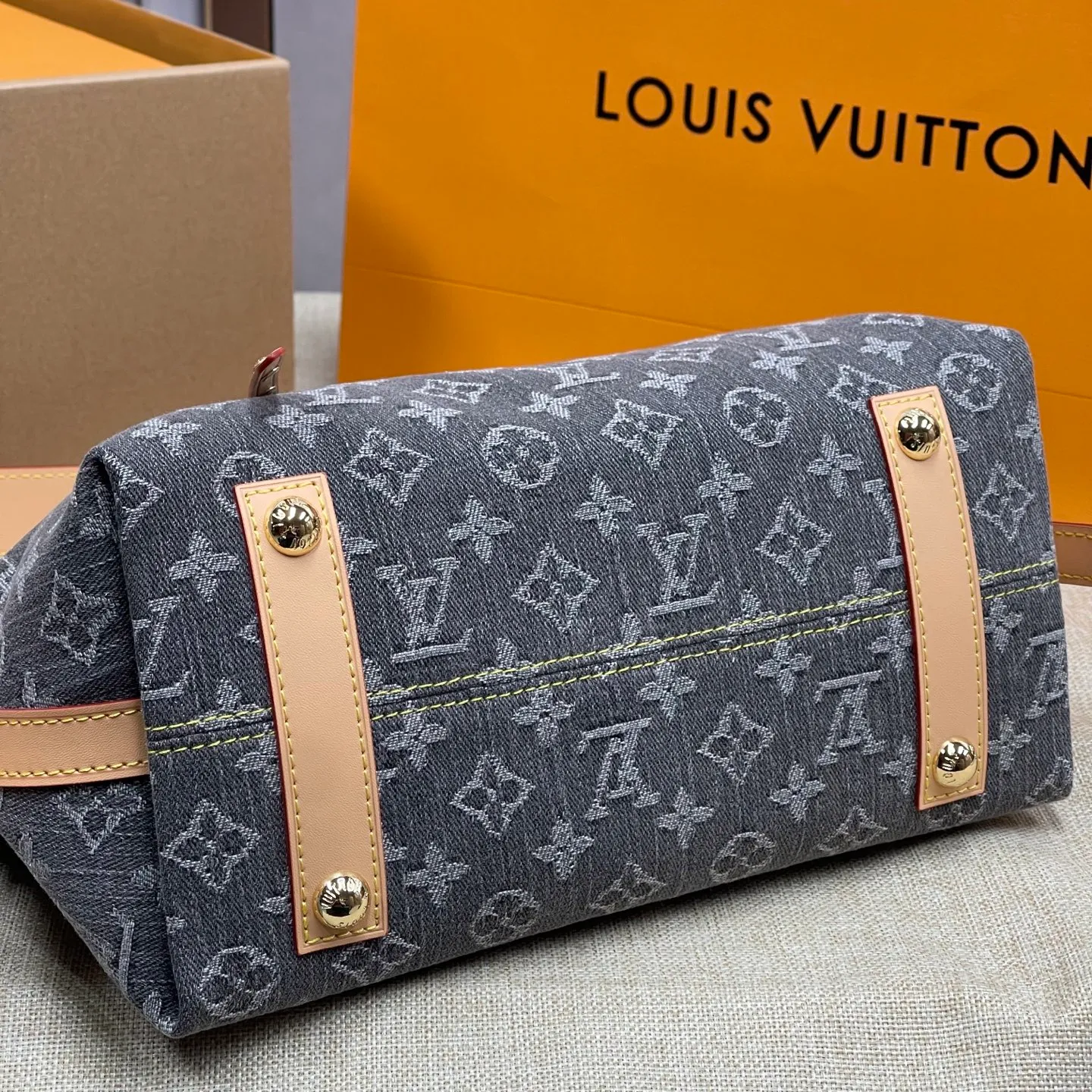[Upgraded version] P600¥🐶Upgraded version. High quality. Denim denim·Model M46203🐶With complete packaging🎁Denim denim series CARRYALL handbag. The handbag is made of Monogram canvas and leather trim, making it a personal companion for urban life. The generous construction has a neat interior and a large interior pocket adds a functional element. Monogram canvas zippered clutch secured with leather strap. Size: 29*24*12 cm