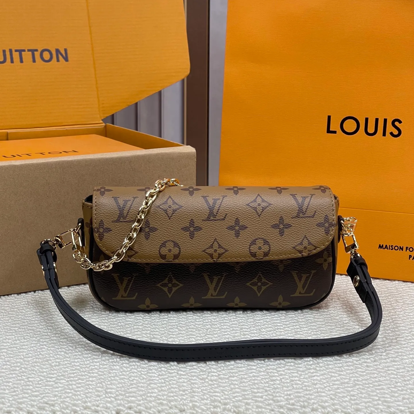 [Upgraded version] P460💰Upgraded version ·High quality·M26587🐶With complete packaging 💝Wallet On Chain Ivy handbag is made of Monogram canvas, inspired by the Sac Recoleta handbag of the 2000s. The card compartment and zippered inner pocket can accommodate daily needs, and the chain and adjustable leather shoulder strap are detachable, allowing for long and short shoulder and cross-body wear options. 🎉Dimensions: 23.5 x 12 x 4.3 cm
